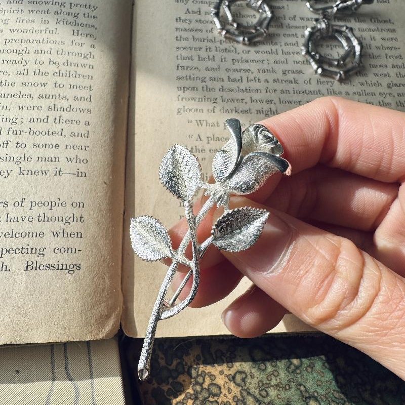 Vintage Light Silver Tone Textured Rose Brooch(MT2298-2)