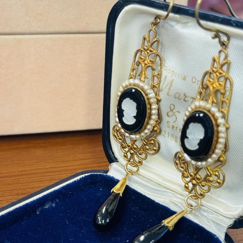 Vintage Recomposed Czech Glass Cameo with Black Dangling Glass Hook Earrings (MT2279)