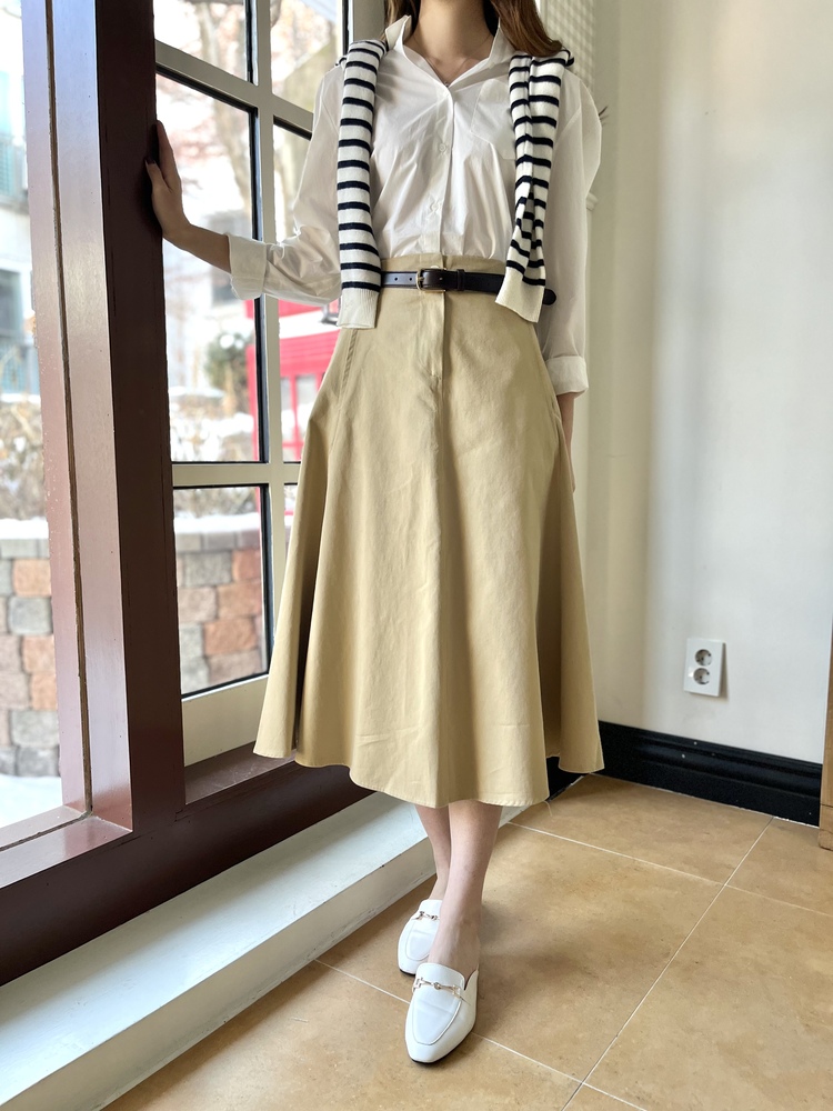 The Signature Flare Skirt (Beige)