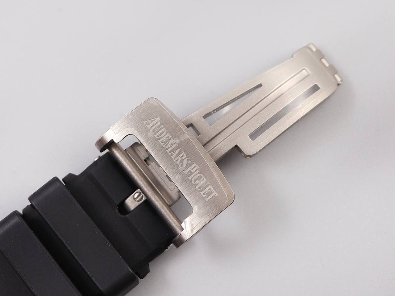 A P 42MM碳纤维系列 银座7字钻 锻造碳纤维表壳 钛合金表圈及底盖 橡胶按钮 蓝宝石镜面 7750改12点位小秒自动机械计时码表机芯 橡胶表带 钛合金折叠扣🔥💯