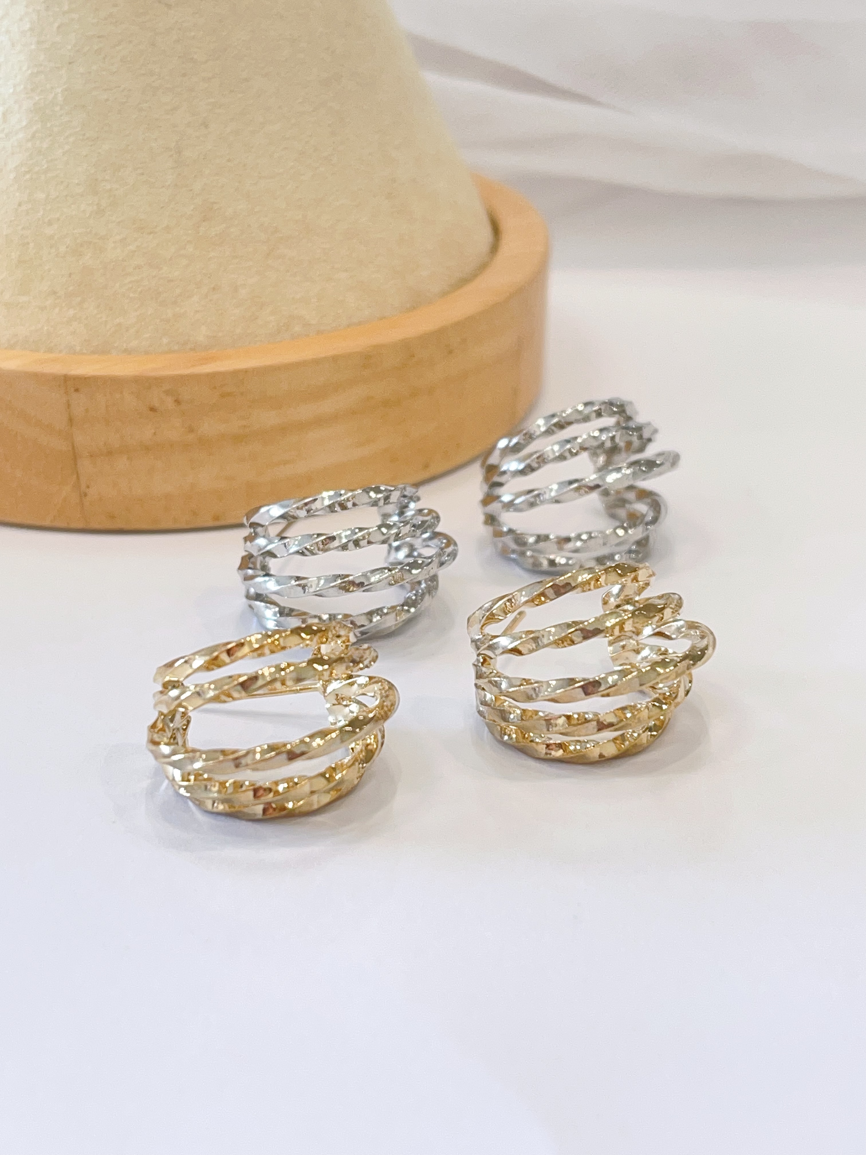 日常镂空线条C字耳环