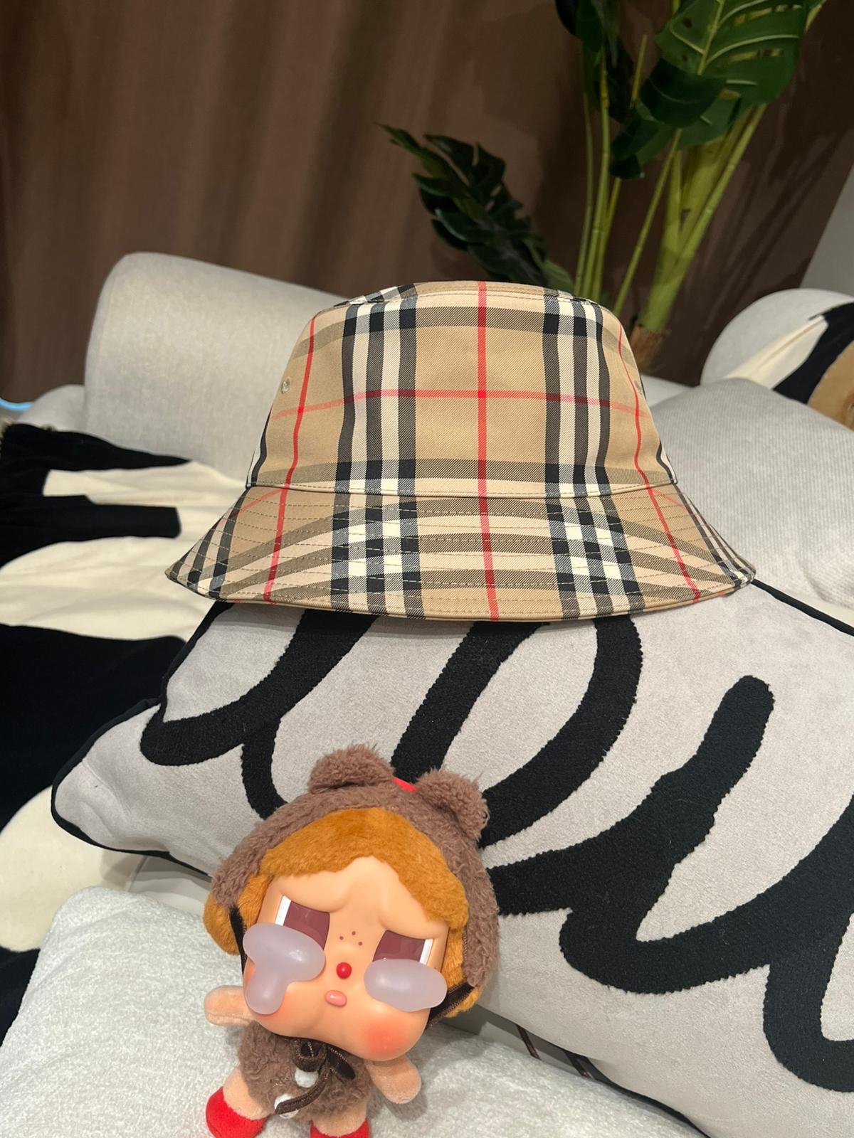 Burberry bucket hat 100%Authentic ,99%new ✨專門店售價$3100📣 