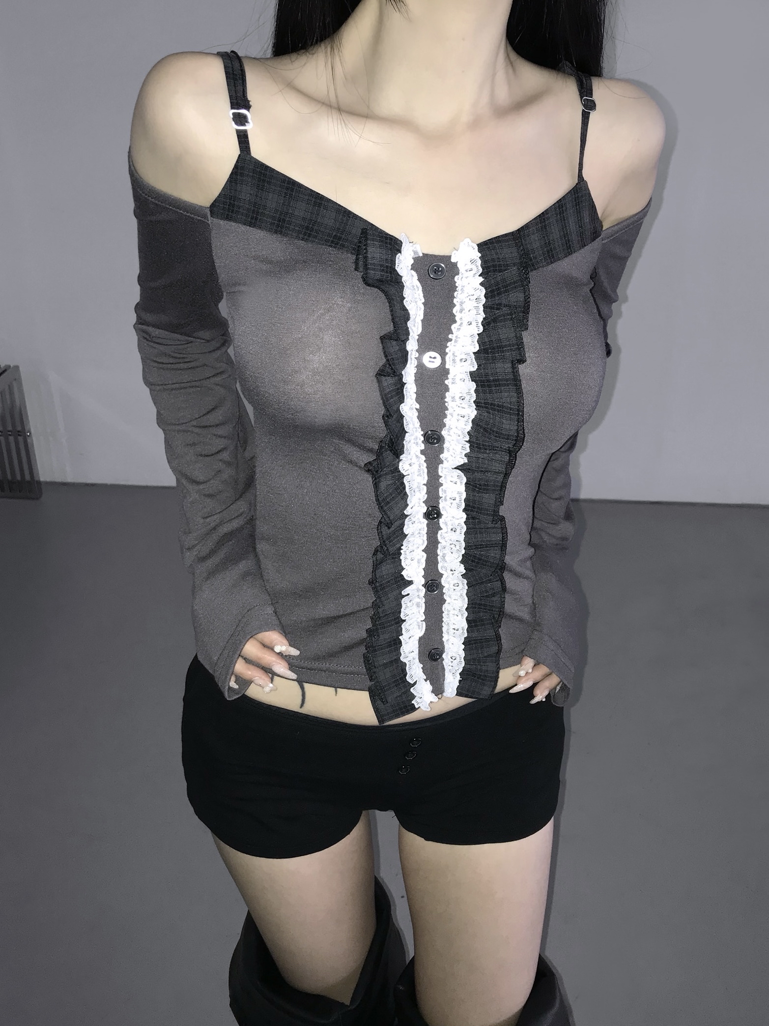 Contrast Lace Ruffle Off-Shoulder Top