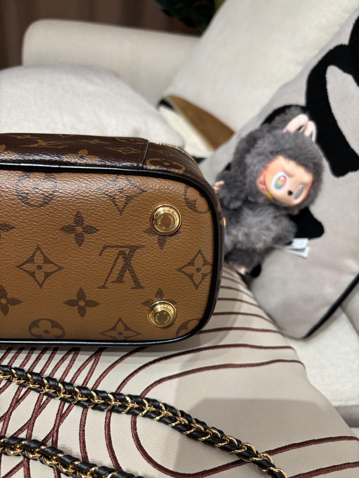 Lv vanity pm M45165 Reverse 2way bag  100%Authentic ,98%new  ✅key lock ✅dust bag
