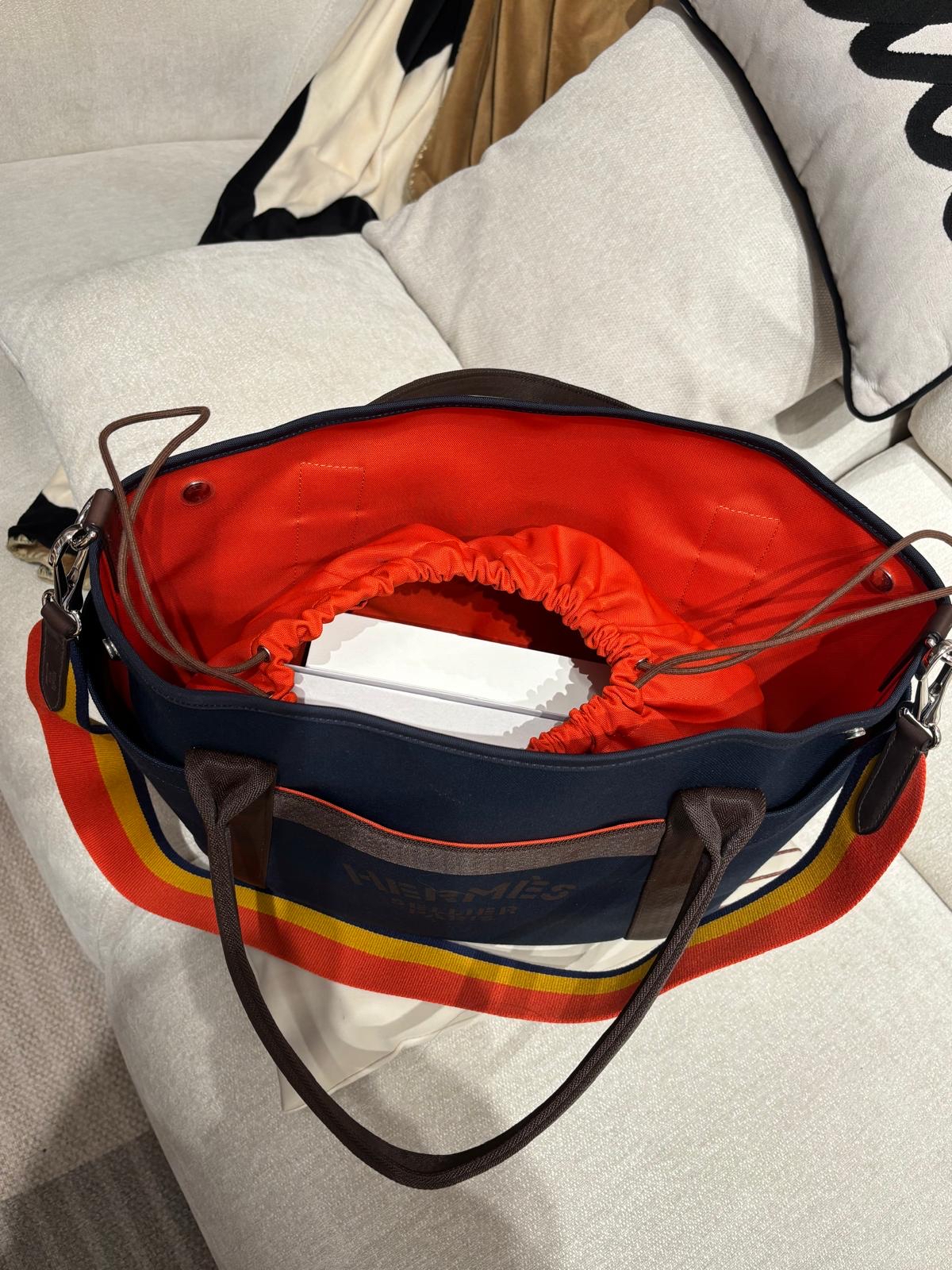 HERMES Grooming tote bag Stamp C shoulder bag Navy 100%Authentic,98%new✅strap✅dust bag  