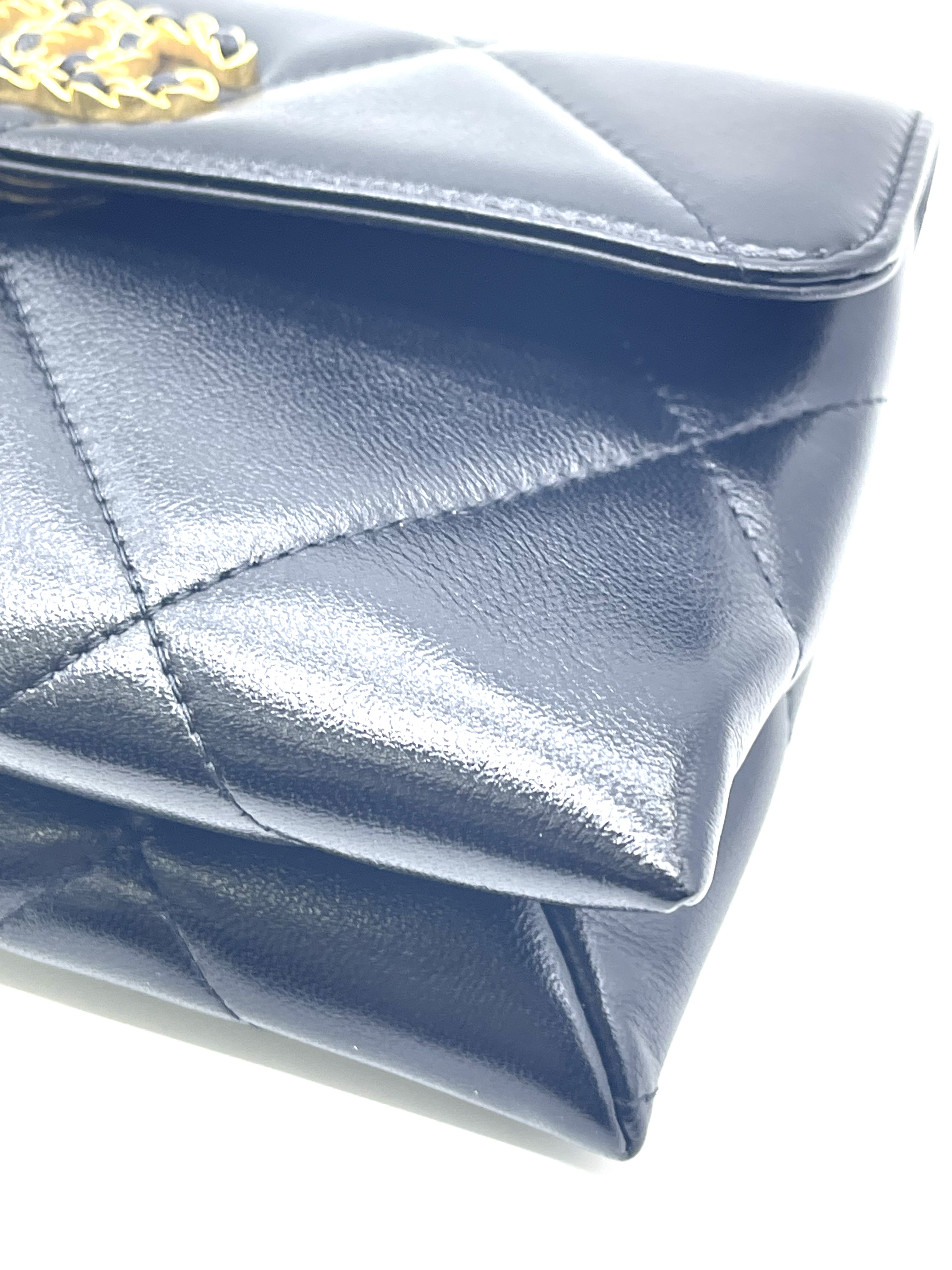 Pre-Owned Chanel Black CC 19 Quilted Chain Wristlet Clutch / Product Code: 26041204