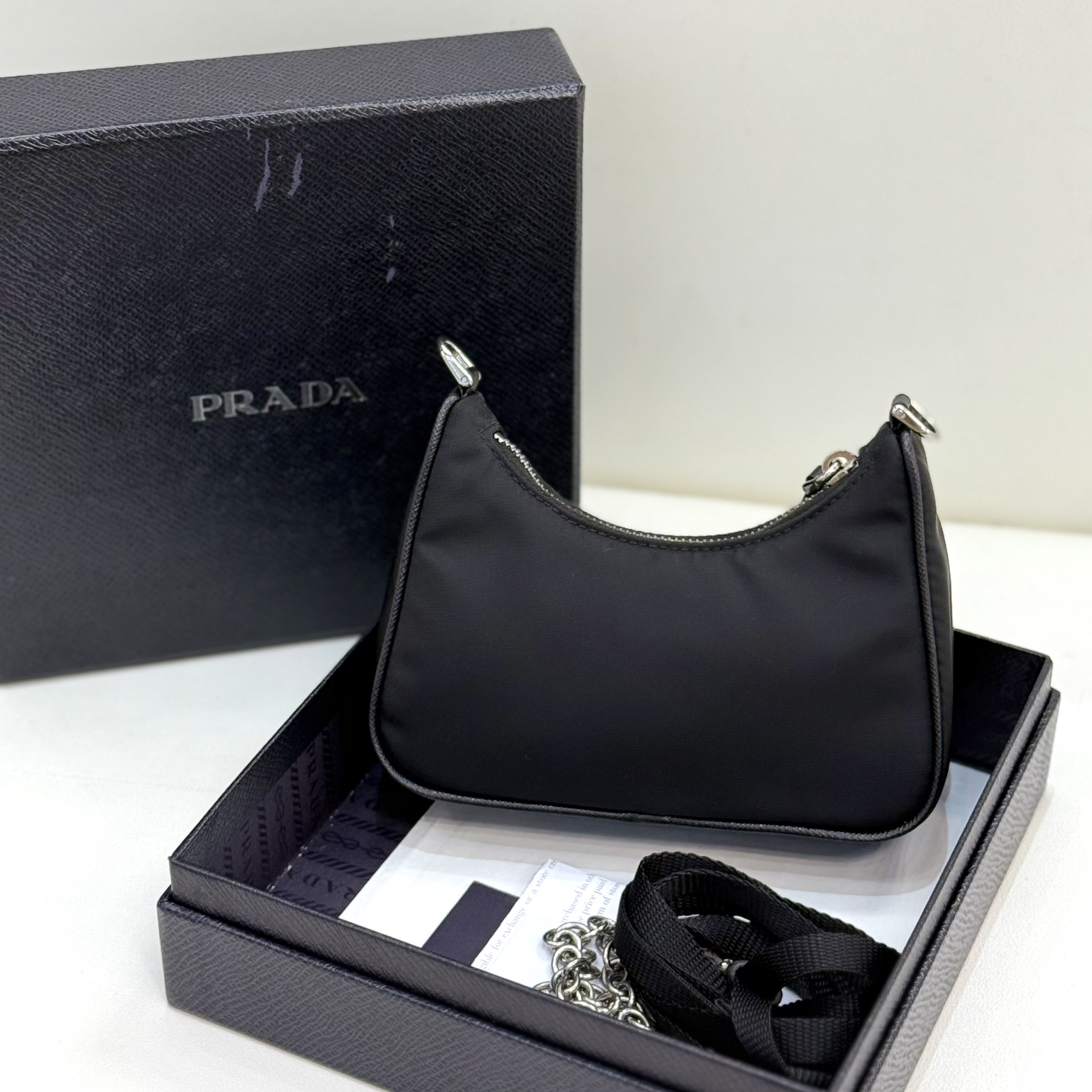 【預訂貨品】 Full set Prada黑色mini hobo