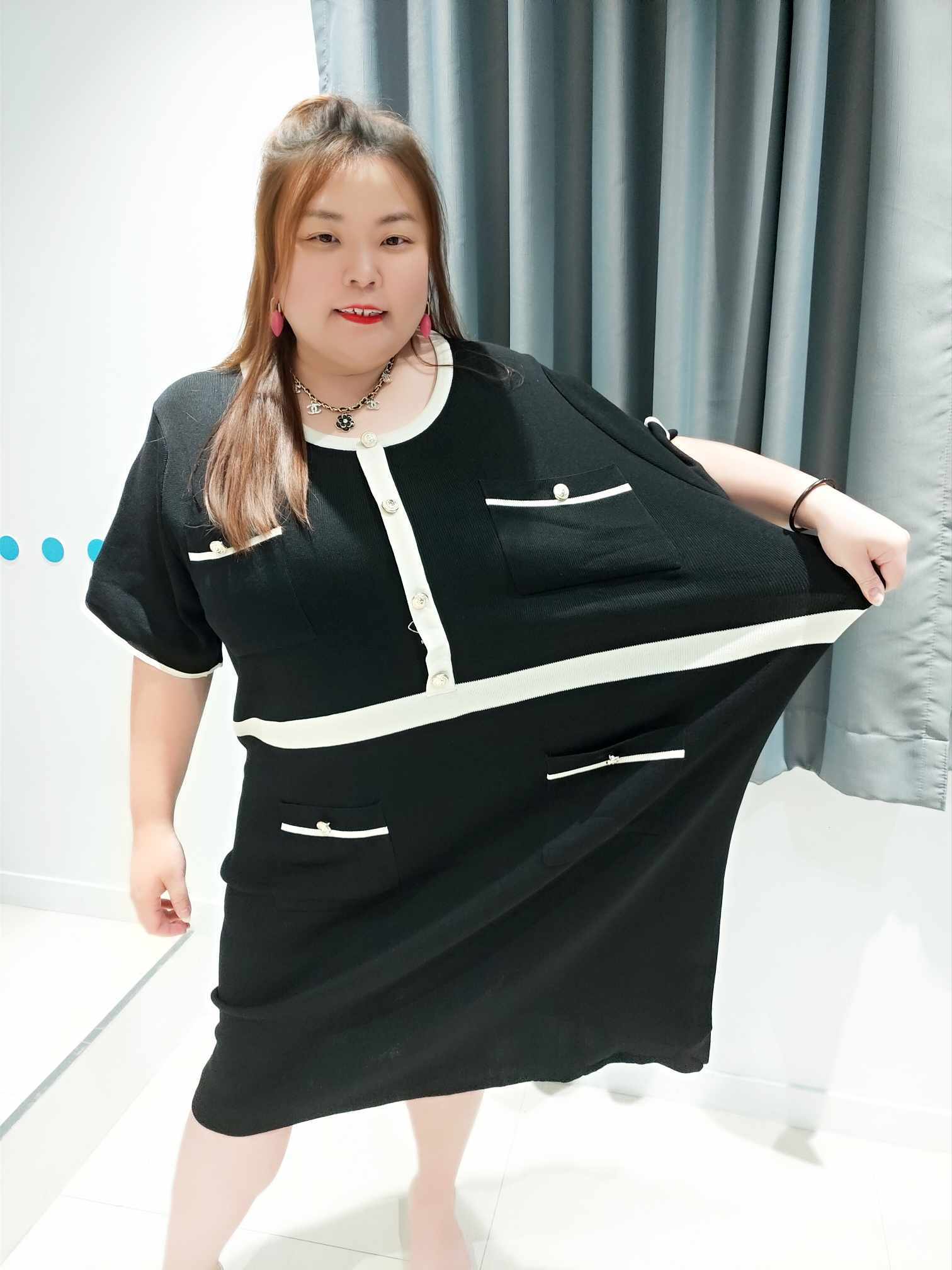 DSE01 排扣设计针织连身裙