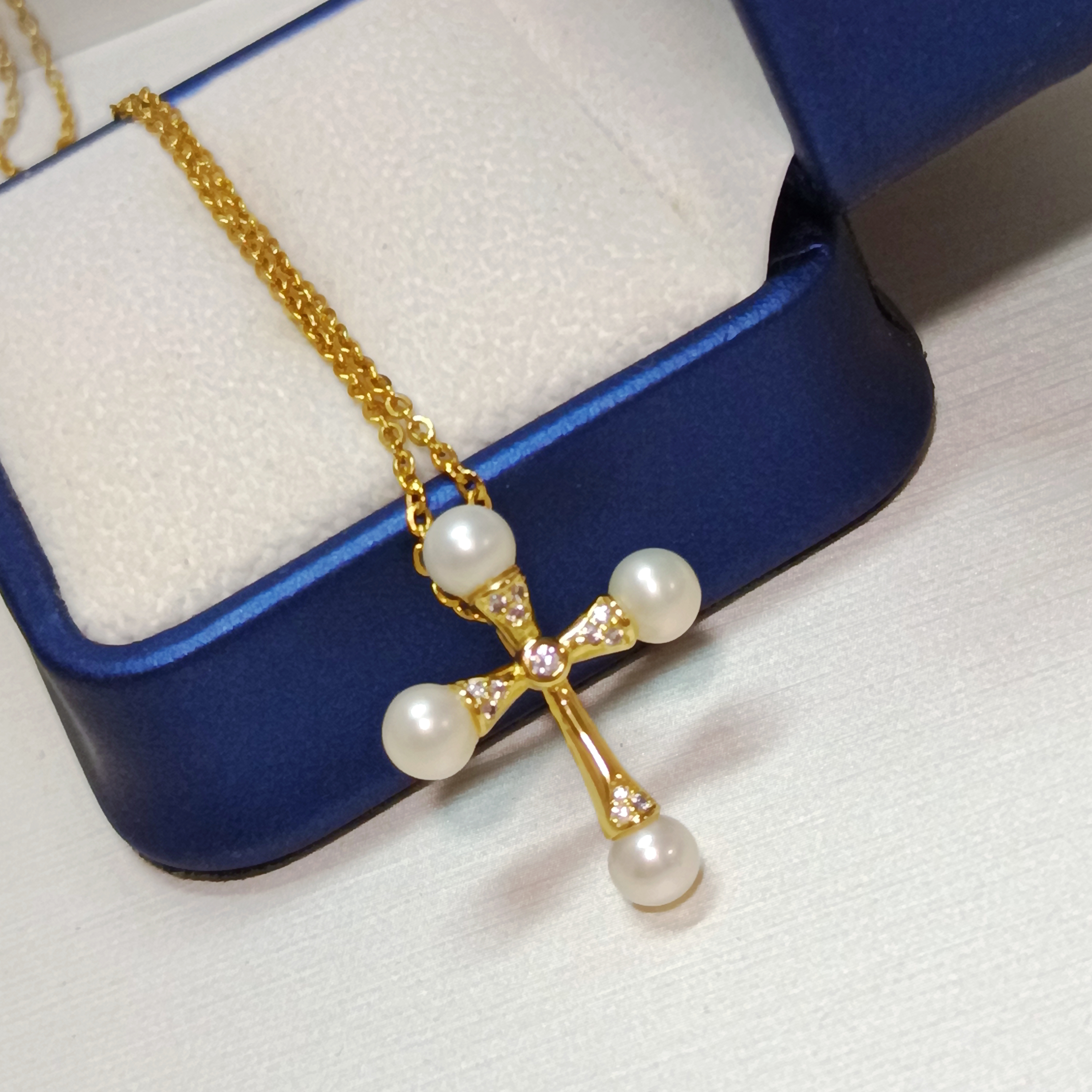 特價品‼️正圓強光淡水珍珠s925銀鑲鋯石十字架吊墜（送注金鍊）