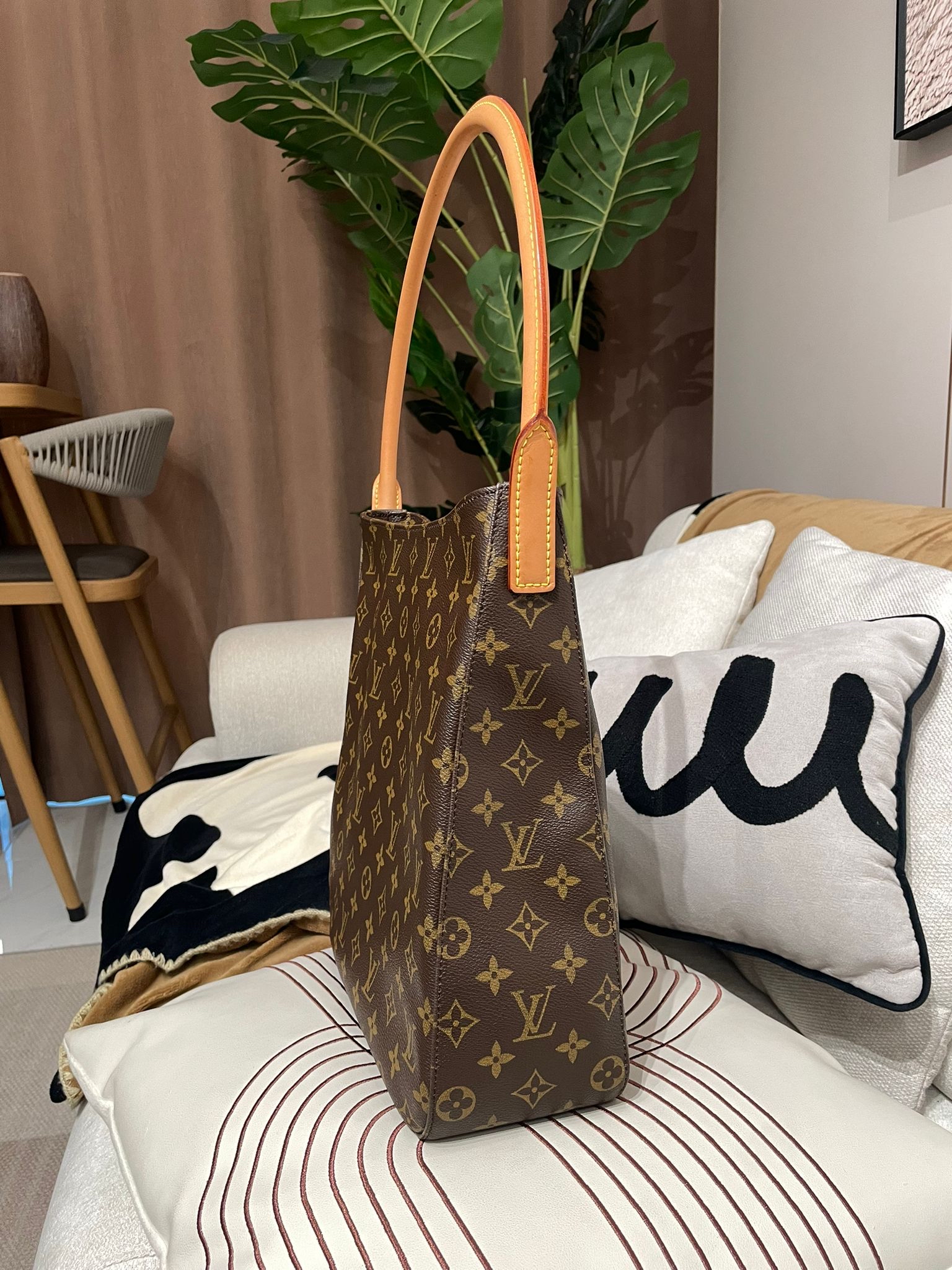 Lv Looping GM Shoulder Bag M51145 100%Authentic,95%new✅Dust bag  