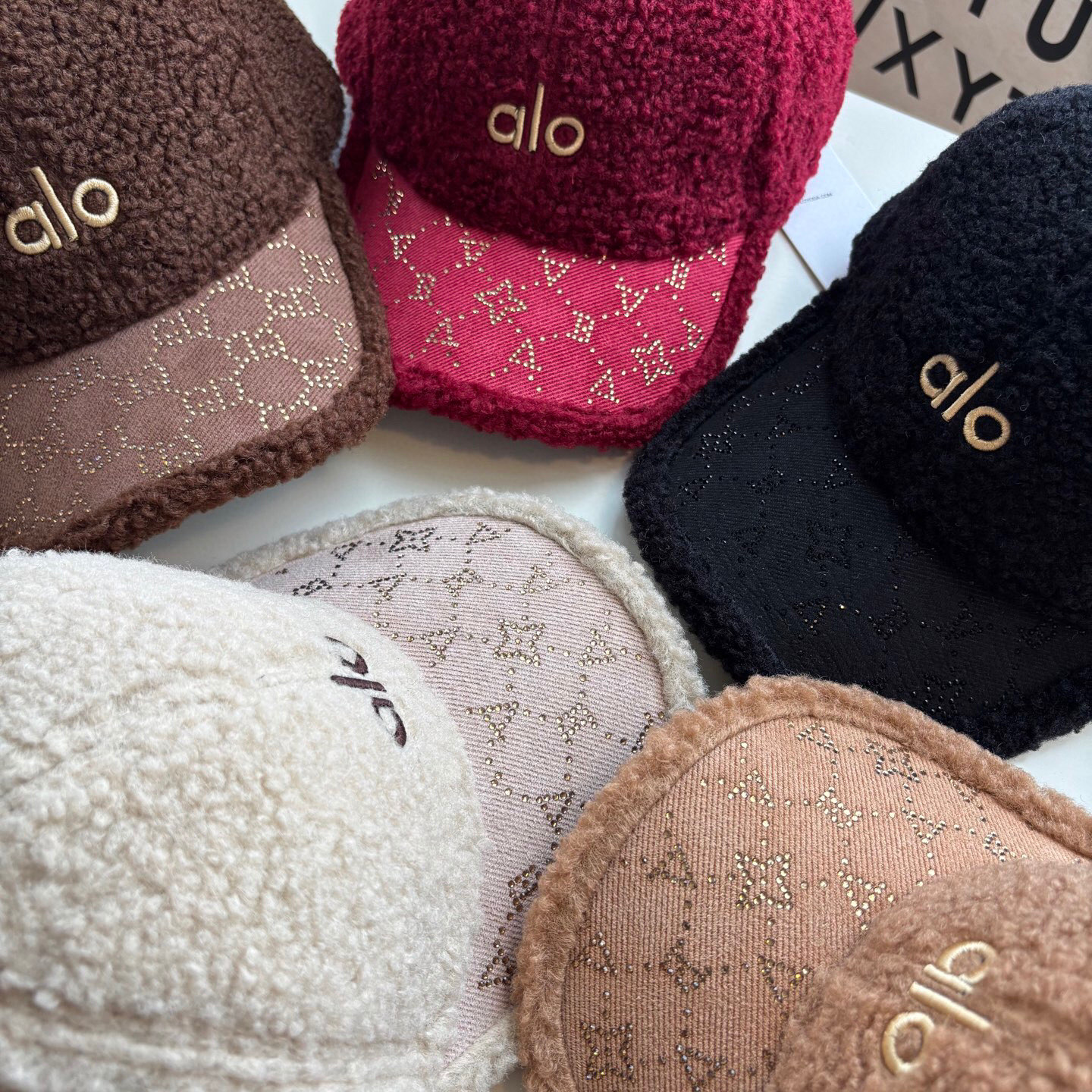 $79件。2件起$70件。ALO 秋冬羊羔絨棒球帽Alo Yoga 潮流達人極力推薦款