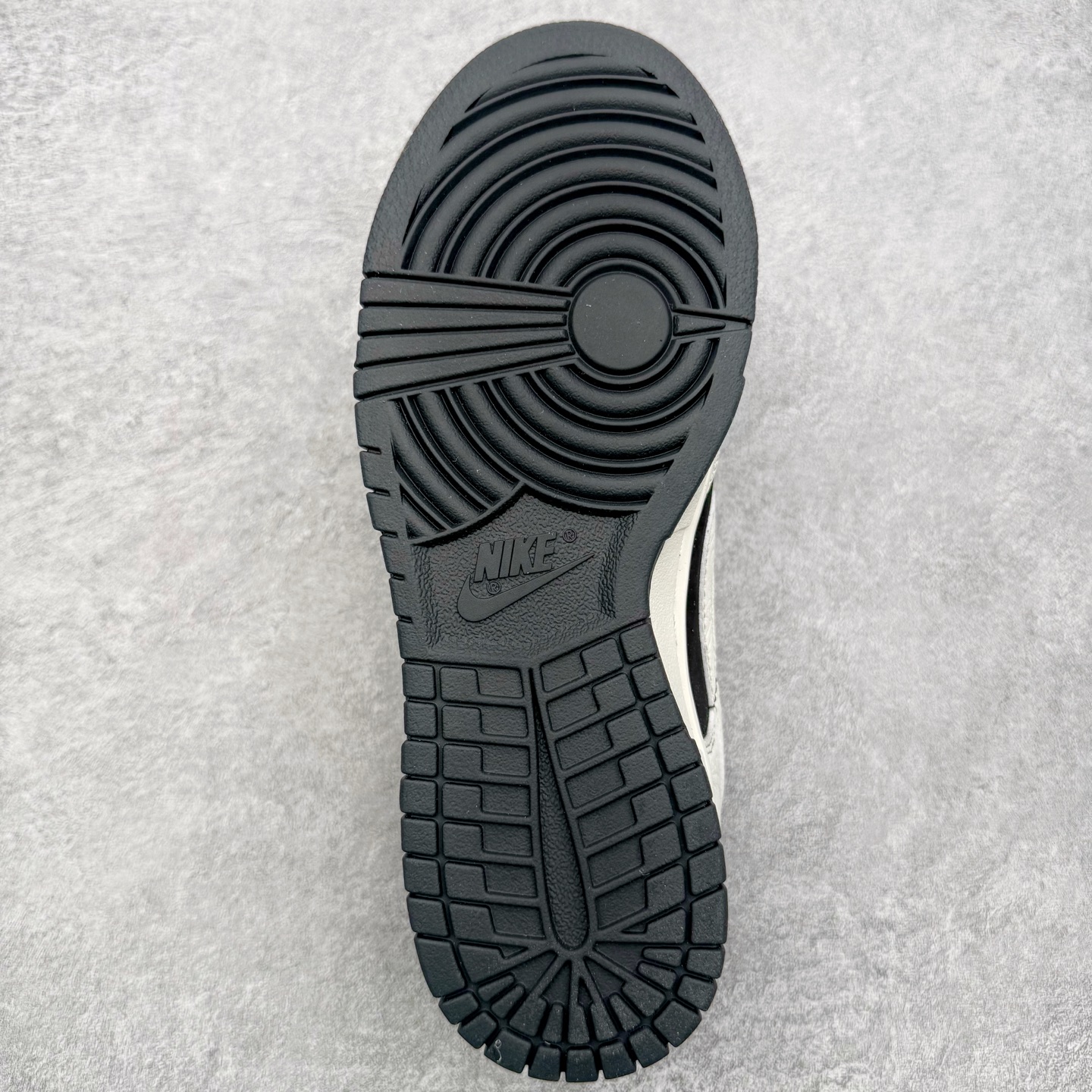 Nike SB Dunk Low IF3944-001 