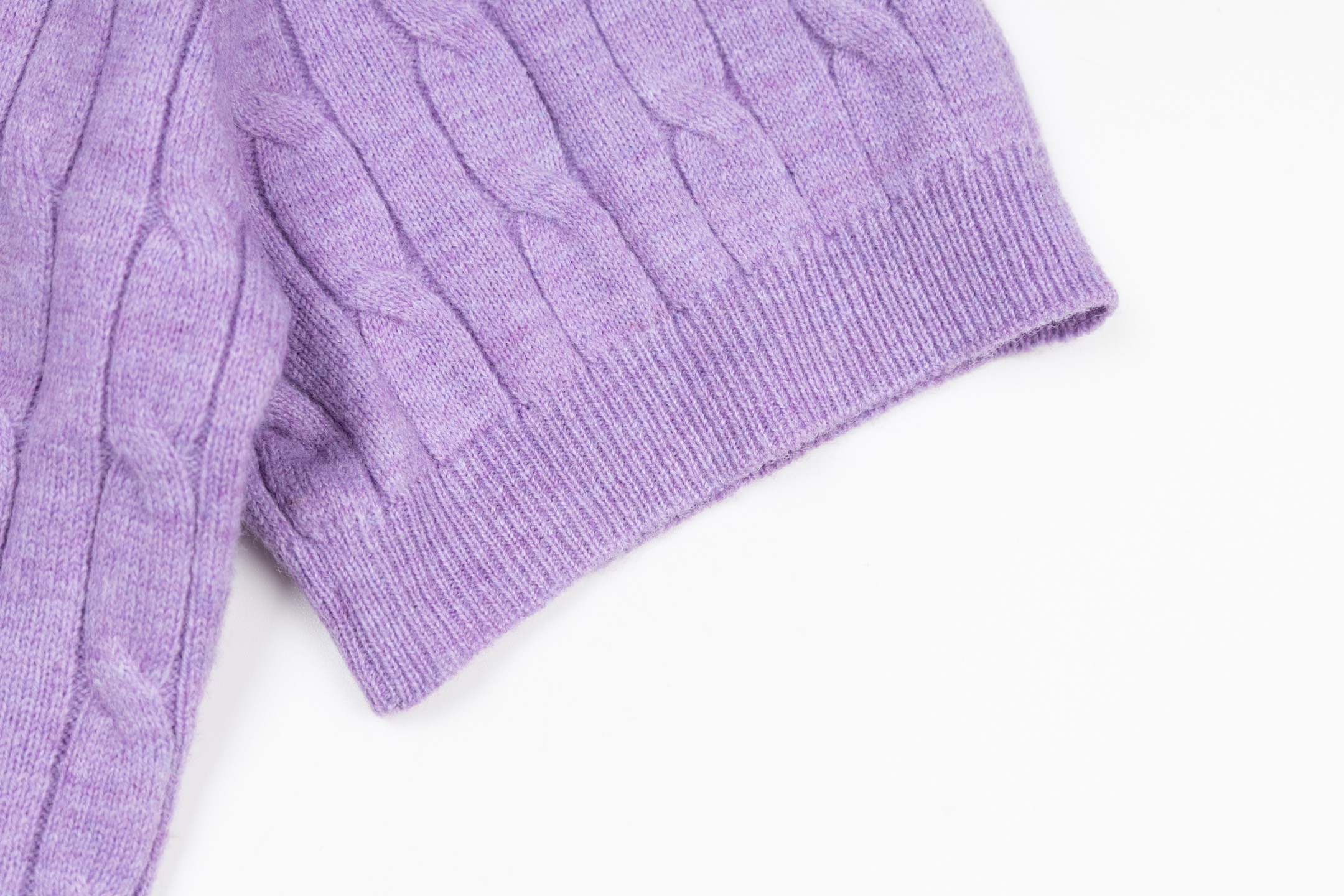 Mardi Mercredi Flower Embroidery Cable Short Sleeve Knit