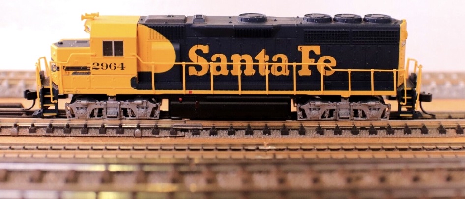 ATLAS N HTD-N7 GP40 Santa Fe #2964 NEW