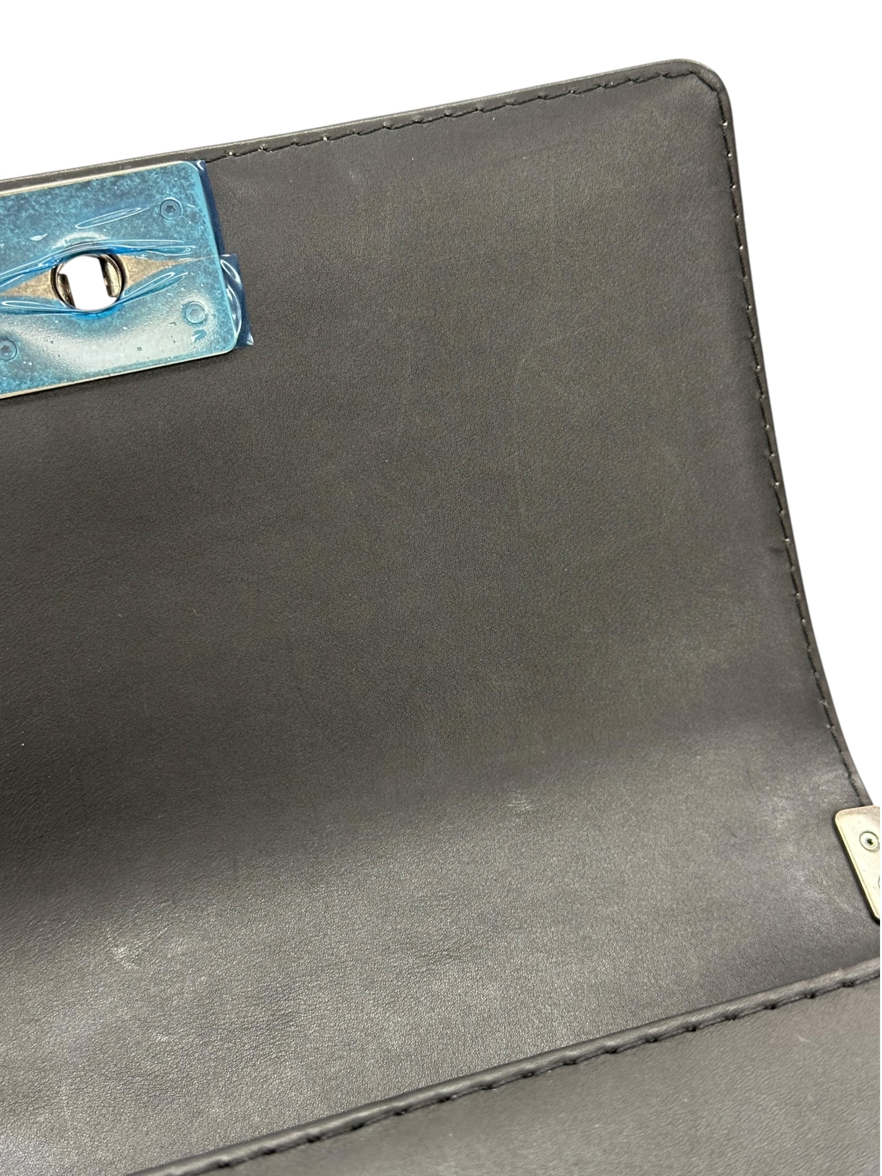 Pre-owned Chanel Boy 25 Handbag Calfskin / Product Code: 082102