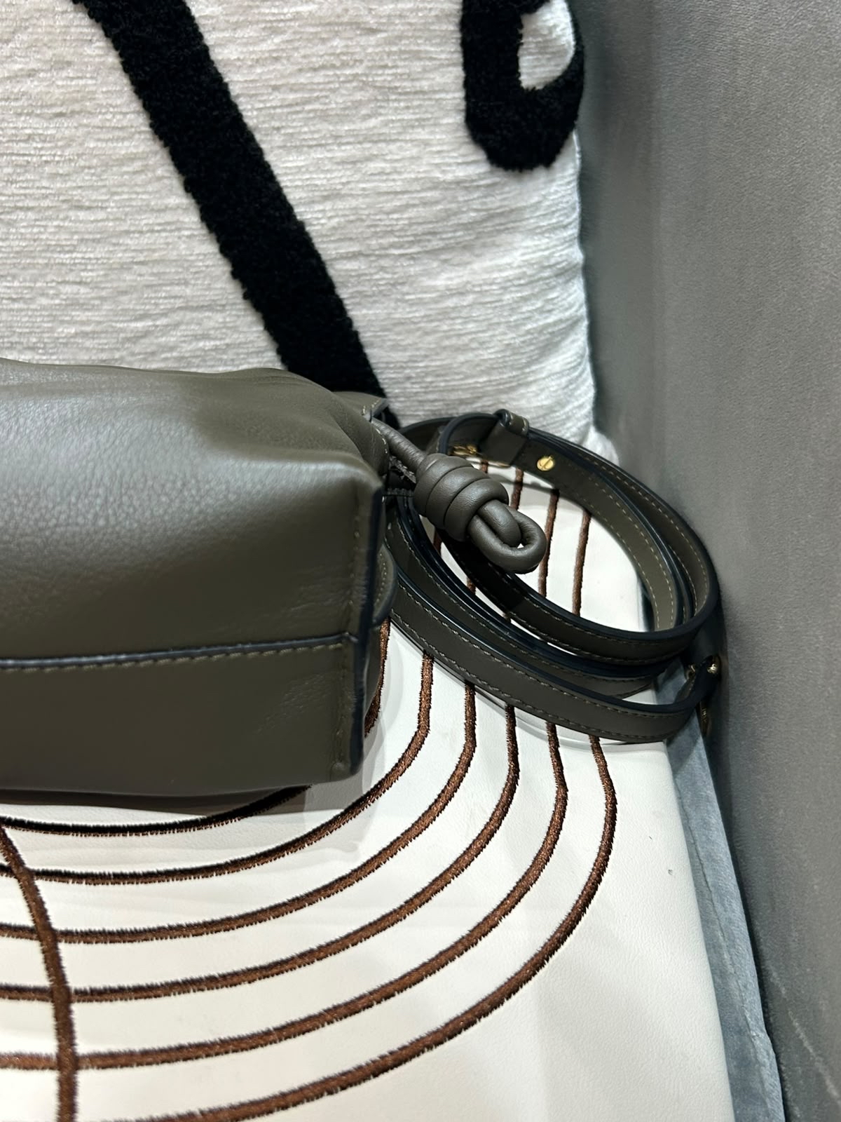 LOEWE Mini Flamenco Shoulder Bag 深綠Nappa Leather 100%Authentic,98%new ✅booklet✅dust bag  