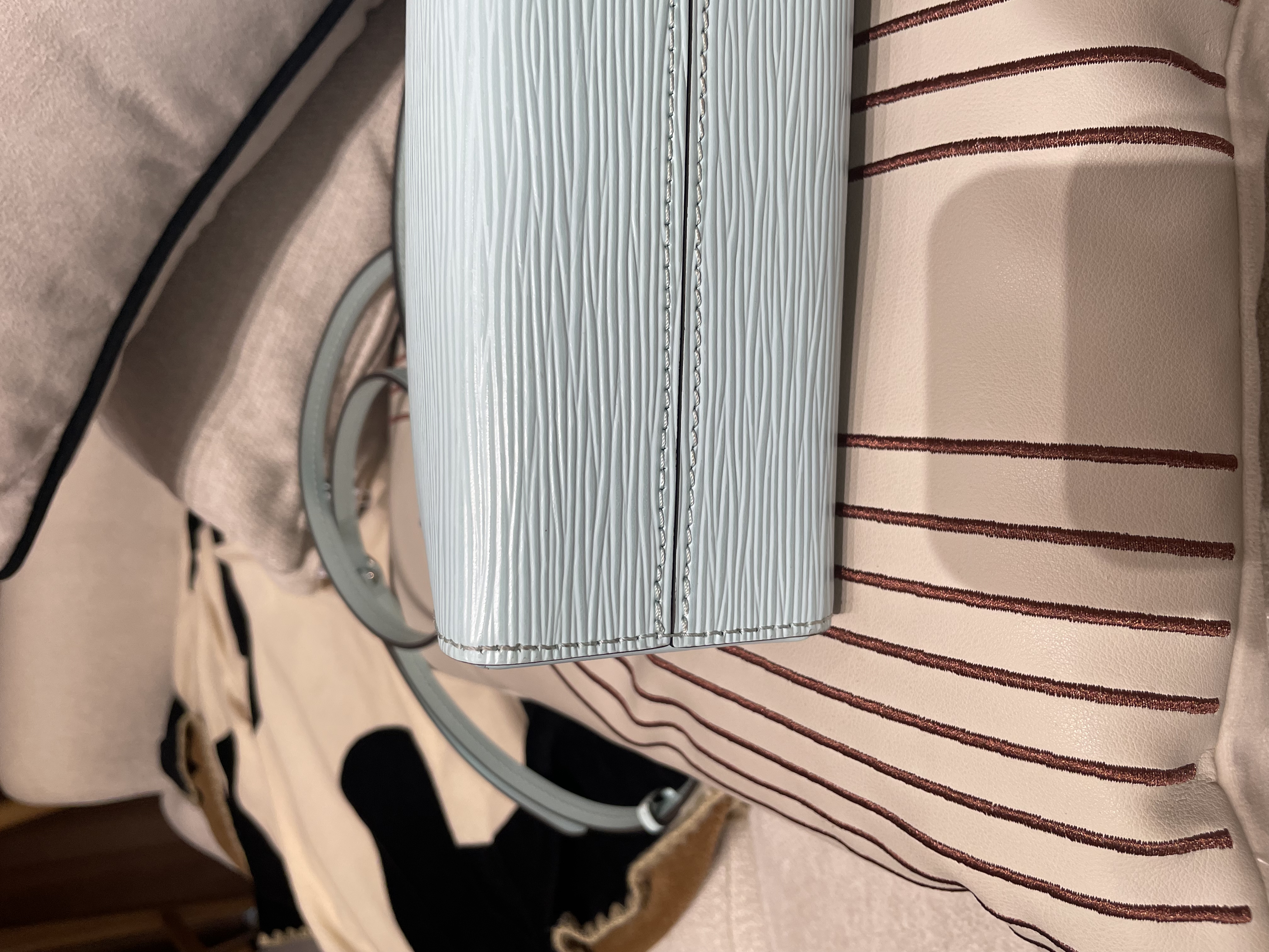 LV GRENELLE M55981 781715 epi 100%Authentic,98%new ✅塵袋 ✅box