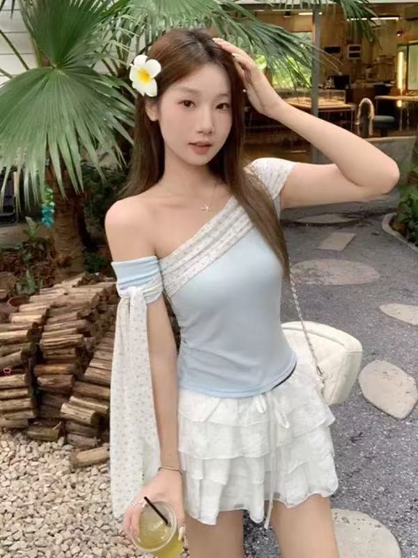 TP377蔚蓝碎花斜肩上衣