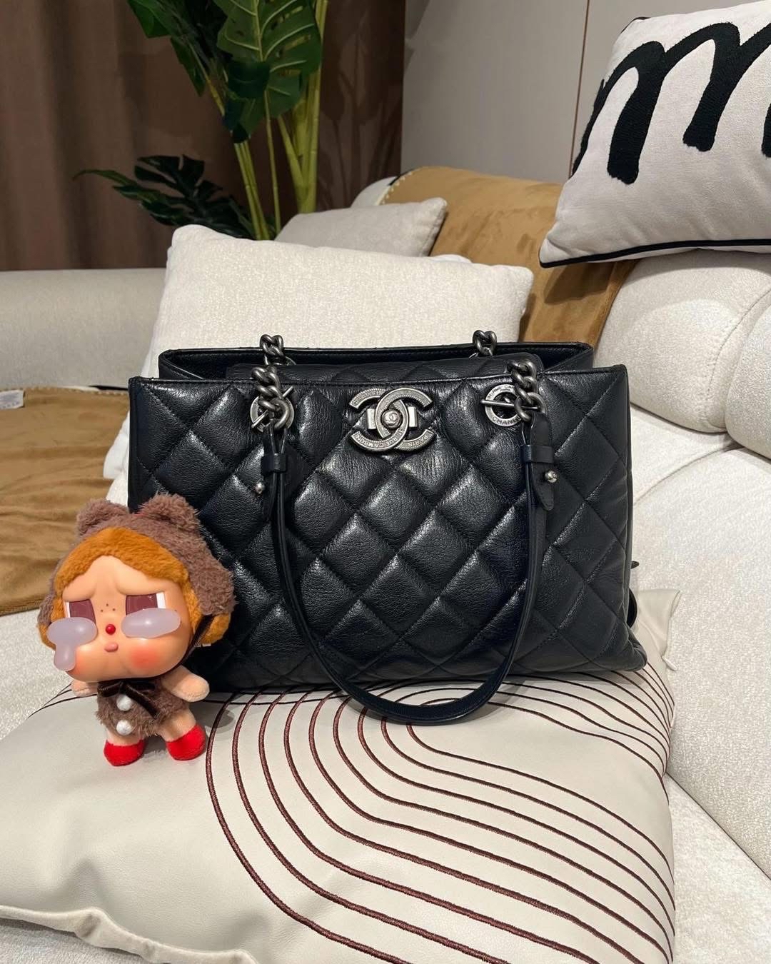 Chanel Shoulder Bag 100%Authentic, 95%New ✅貼✅Dust bag