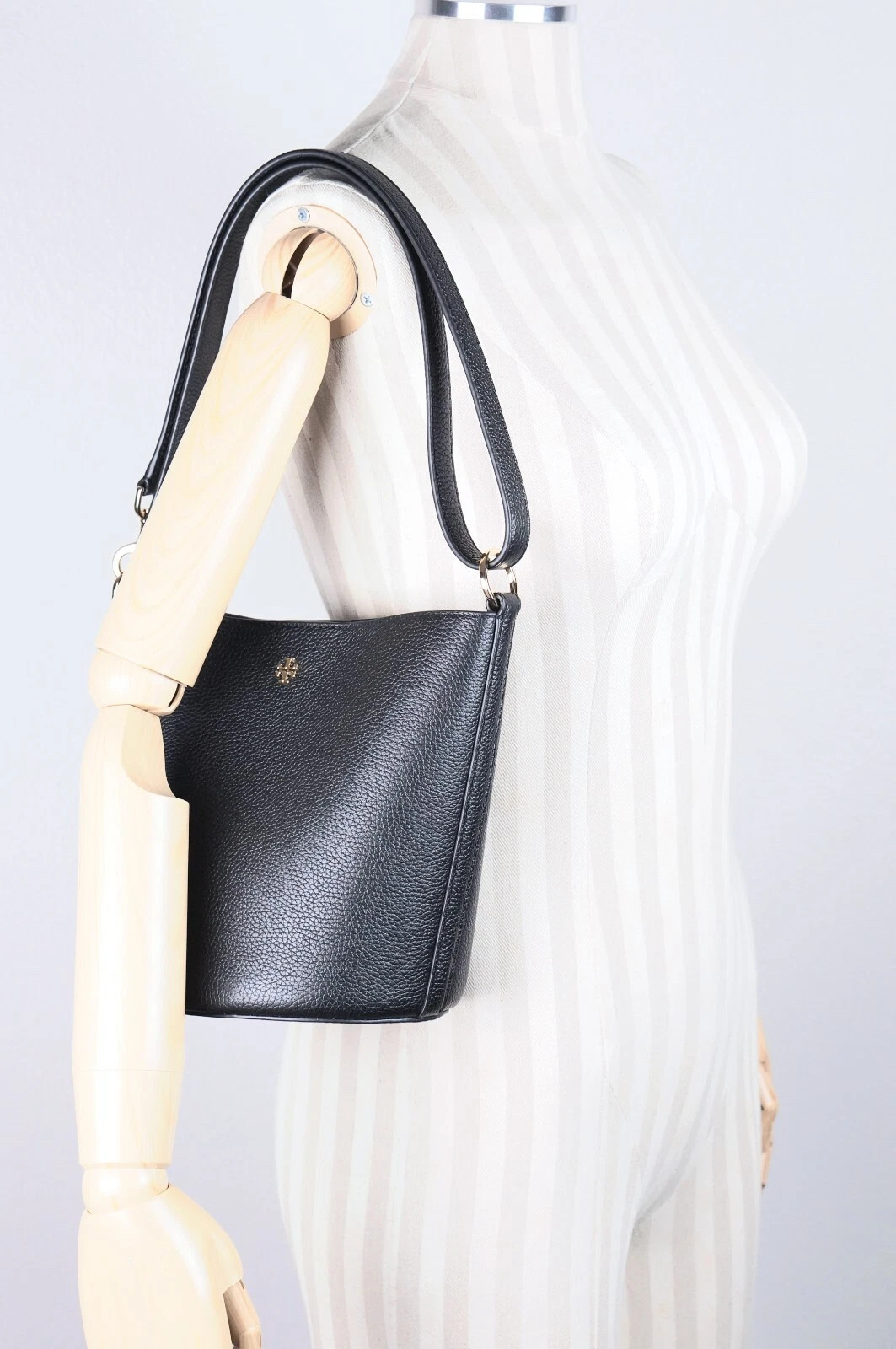 🇺🇸✈️🇨🇦Tory Burch outlet 黑色荔枝皮單帶兩用水桶🪣袋現貨😎😎