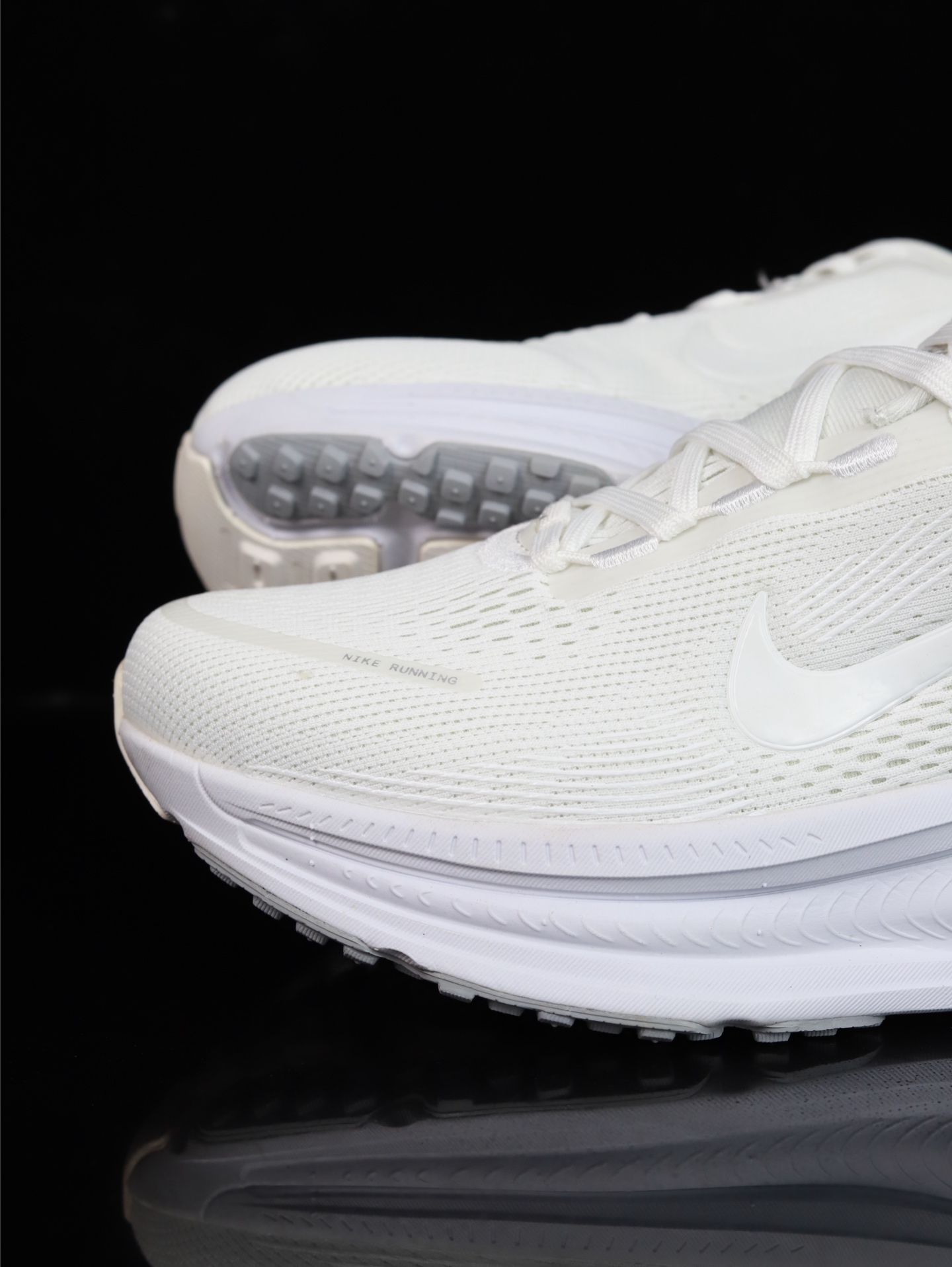 Nike Vomero 18 HM6803-300