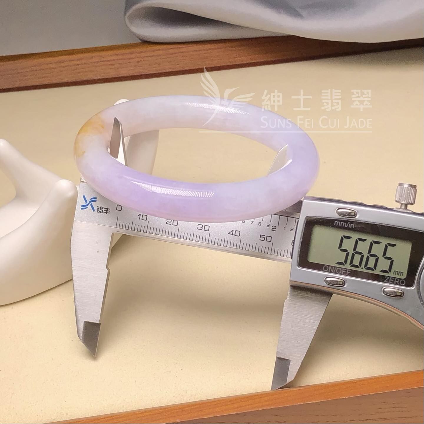 木那姐堆帶翡色圓鐲56.6mm