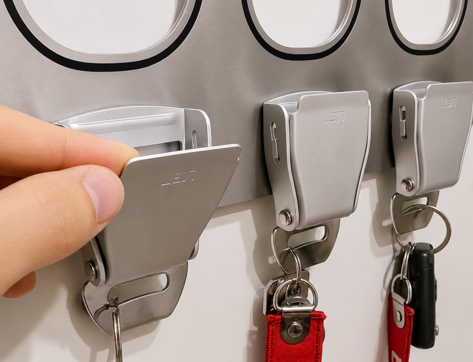 ✈️飛機舷窗與安全帶扣鑰匙收納架（Five Window Airplane Seatbelt Buckle Key Holder）