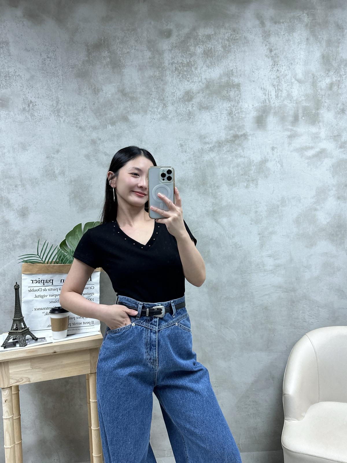 S02 V領鍋釘Tee