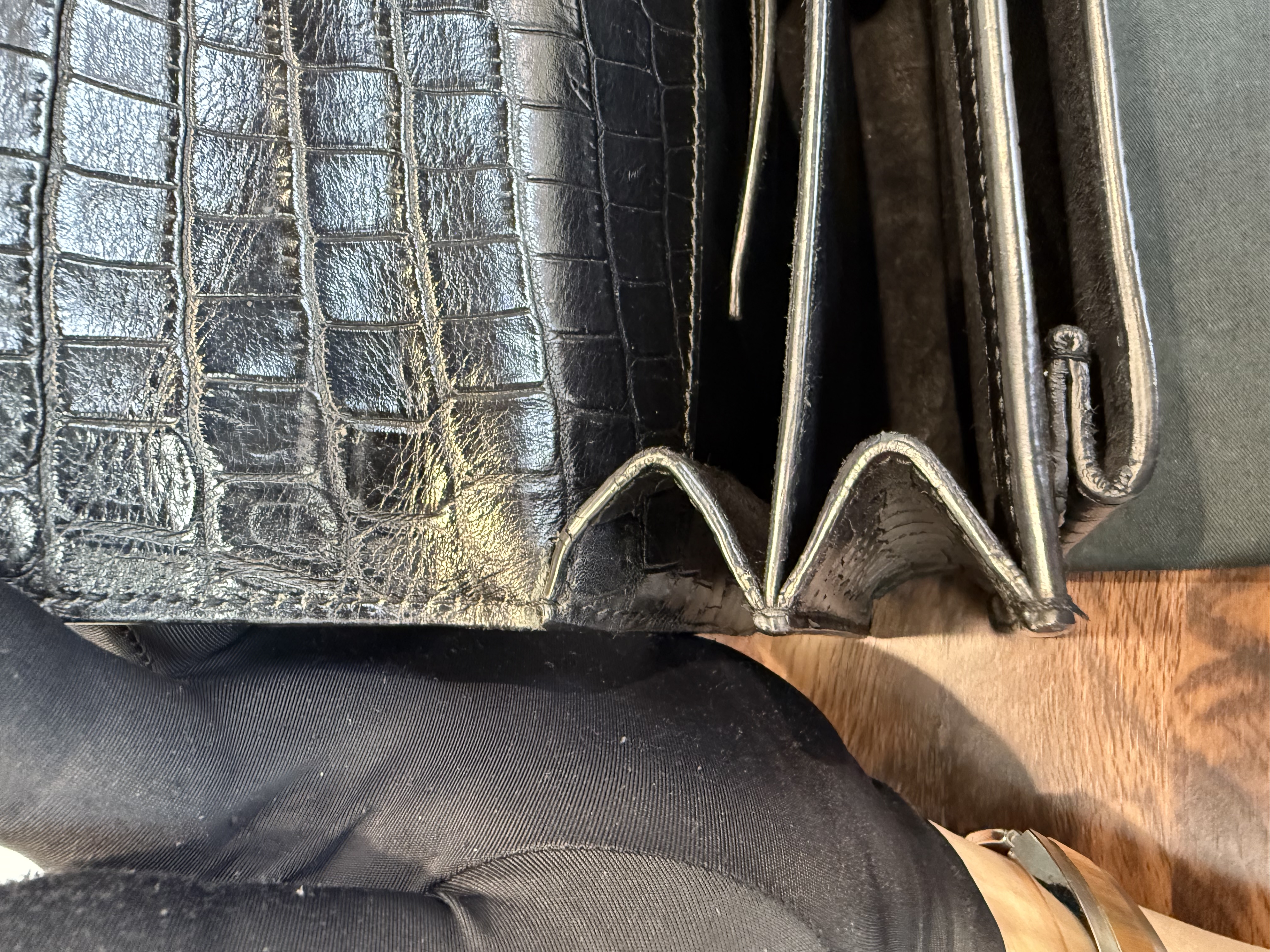 YSL日落包鰐魚壓紋銀Logo鏈條斜孭包