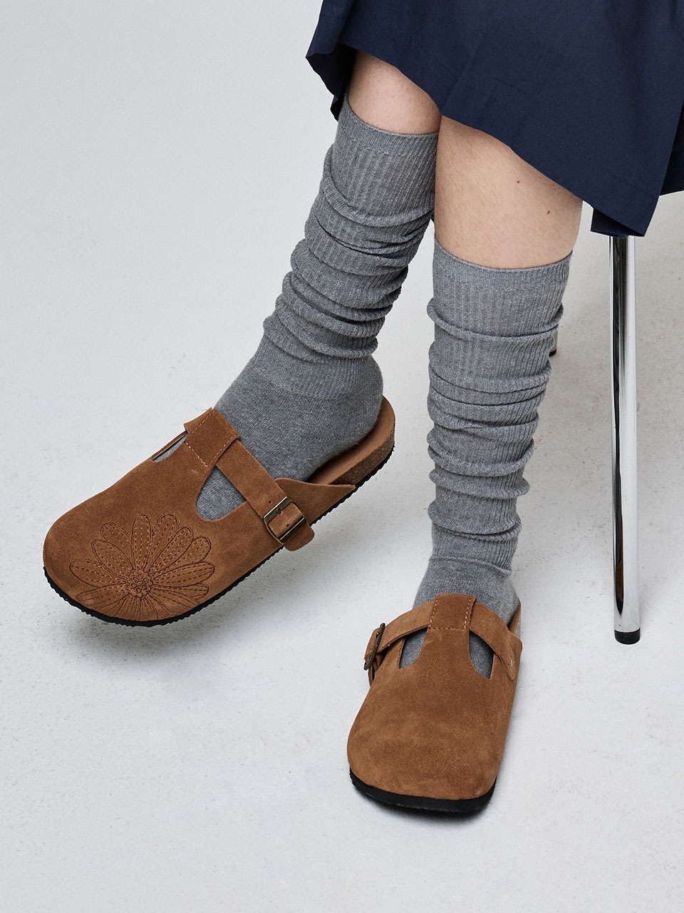 Mardi Mercredi Classique T-Strap Suede Mule 🌿