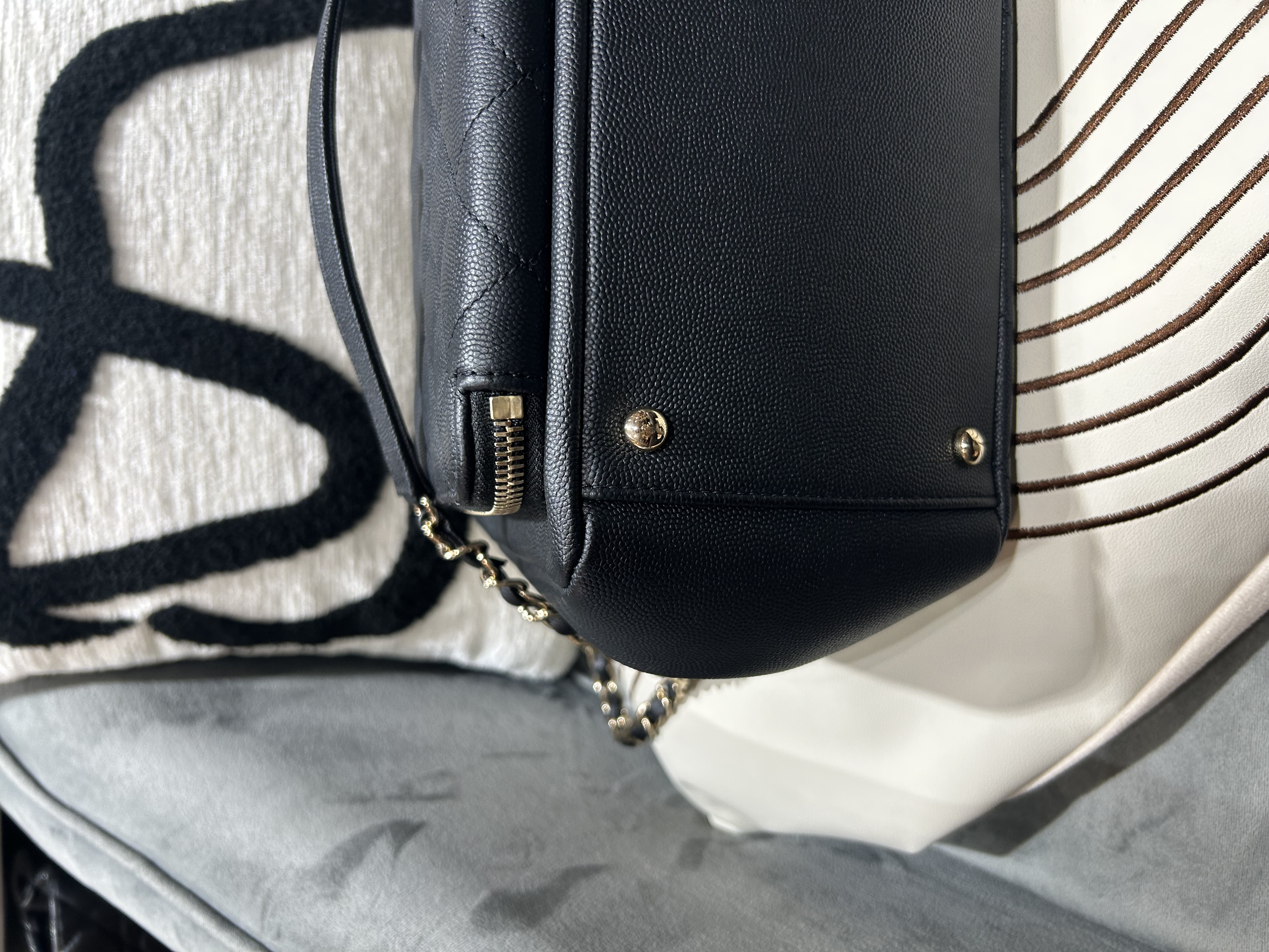 CHANEL Business Affinity Small Caviar calfskin bag 黑色顆粒紋小牛皮金扣兩用袋A93750  100%Authentic, 95%New ✅28card✅Dust bag