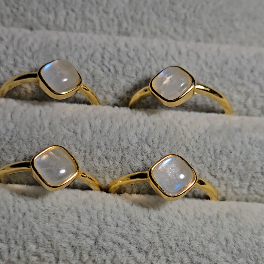 White moonstone rings with blue flash in adjustable sterling silver - SM636
