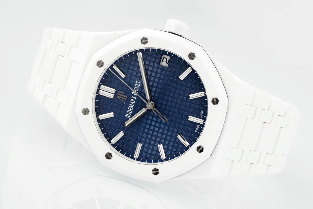 🚀新品爱彼15500全陶瓷款式全新到货，凭借陶瓷材质与cal.4302一体机复杂功能的结合，成为工艺与创新的典范，既延续了皇家橡树的经典美学，又突破传统材质限制，堪称现代高级制表的标杆之作