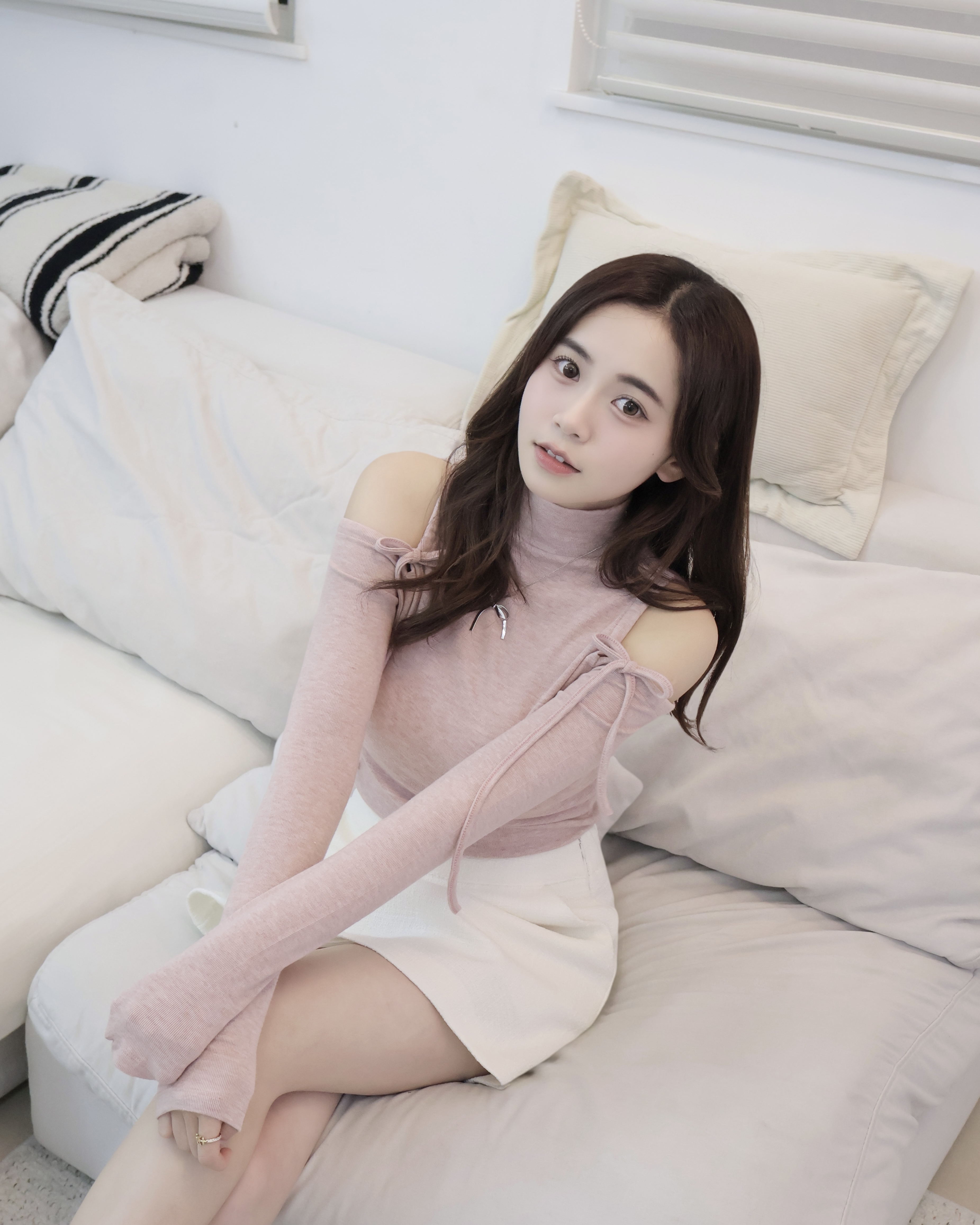 【 ੨੨完美顯身材💕恰到好處小性感🫧高領露肩綁帶混色上衣!⋆˚ʚɞ】Strawberry Cake Ribbon Top(三色入)