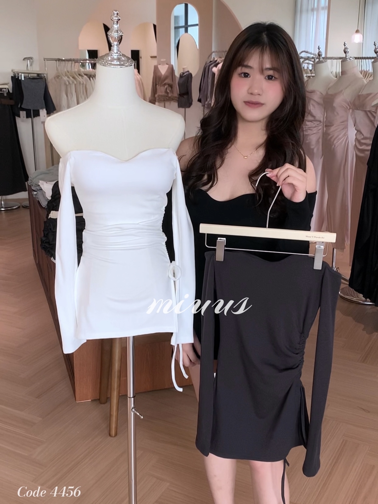 4456 一字肩连身裙