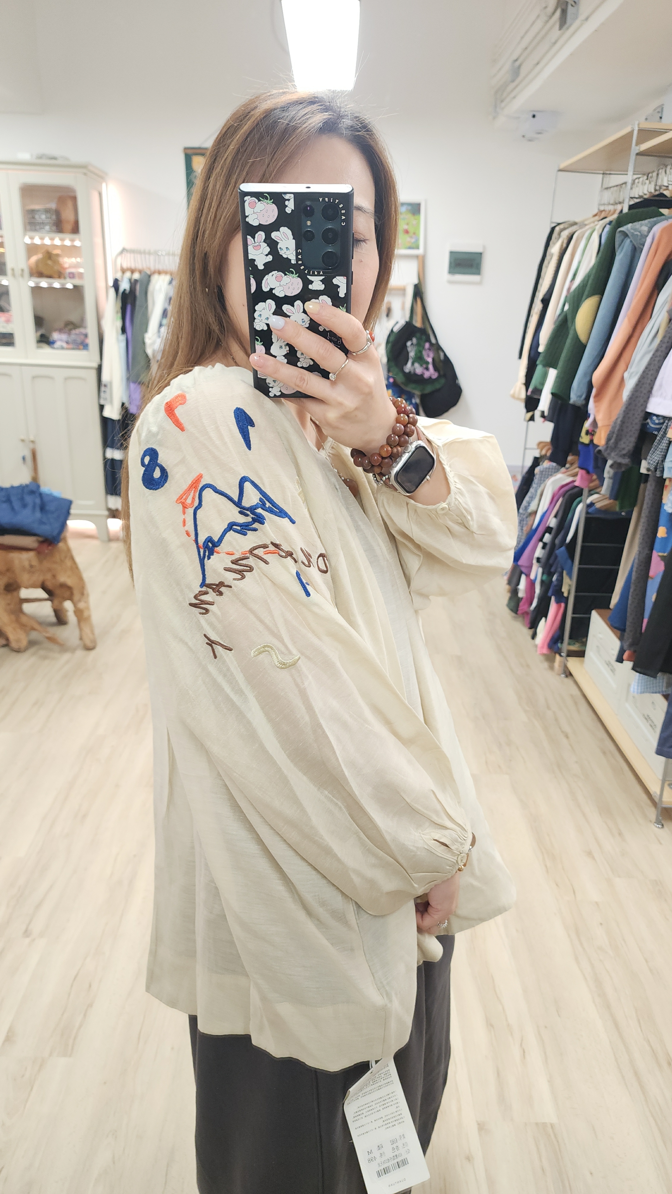 台灣品牌香檳金刺繡袖圓領衫