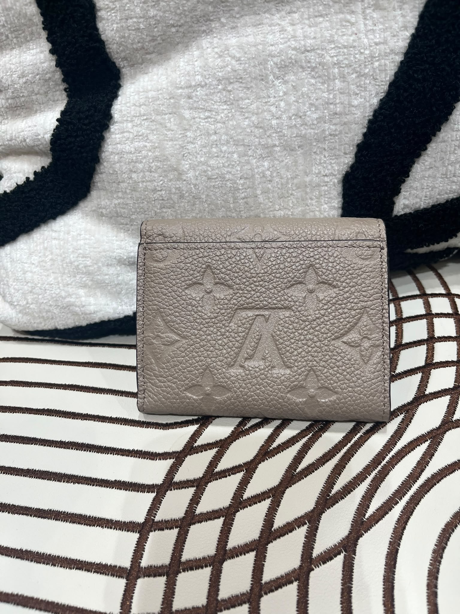 LV Zoe Wallet M69800 牛皮銀包 100%Authentic, 95%New ✅NFC✅Dust bag✅Box