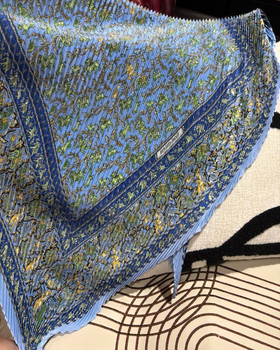 Hermes 百摺三角巾 silk scarf 原價貴‼️ 100%Authentic, 99%New全新未使用品✅box