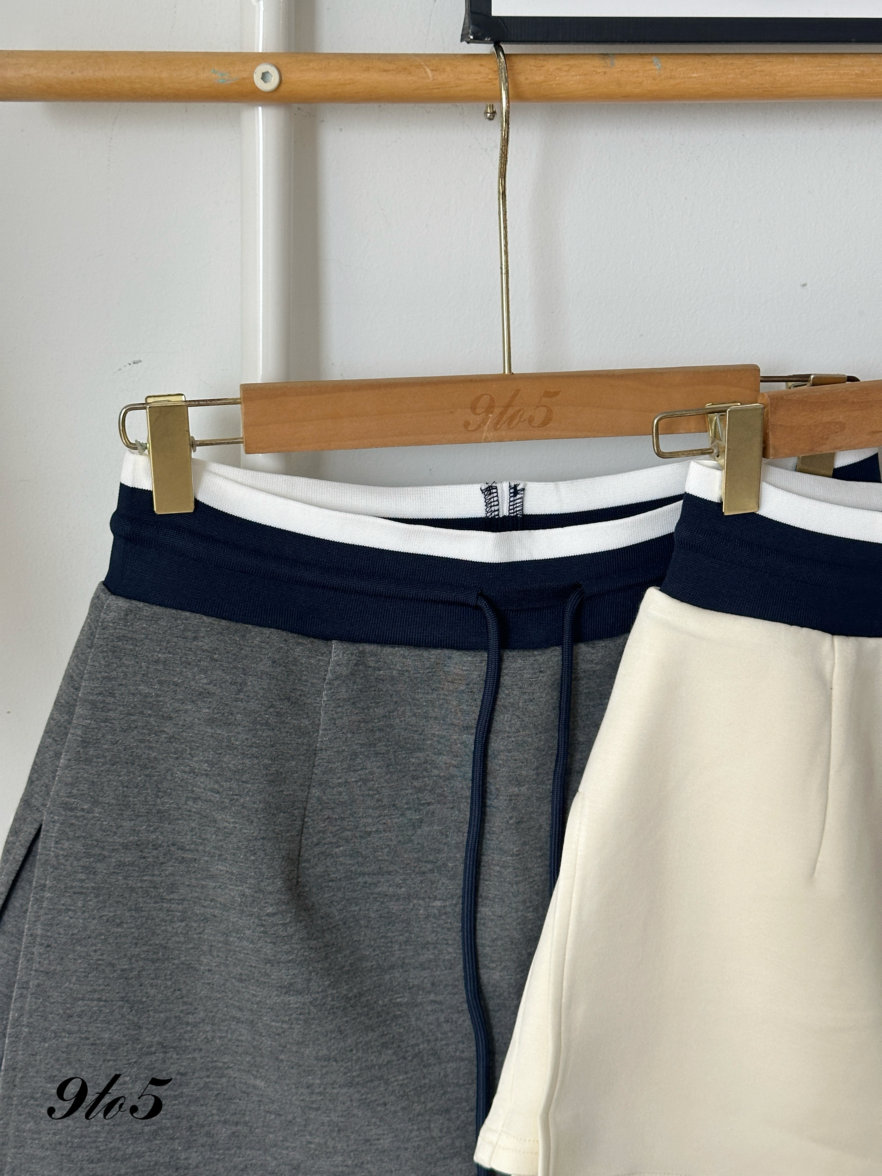 S1894 A Line Short Skort - Cream & Grey