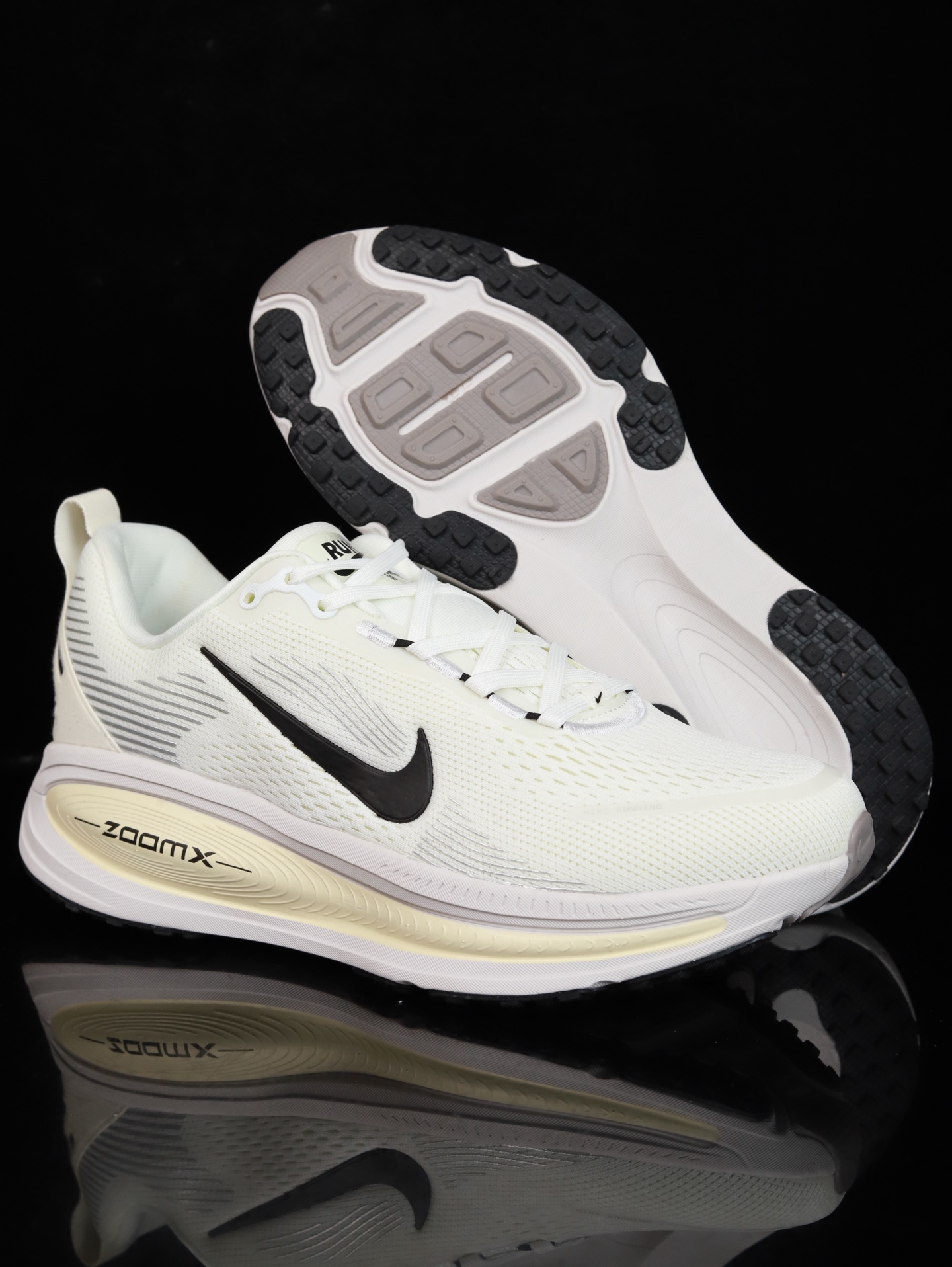 Nike Vomero 18 HM6803-101