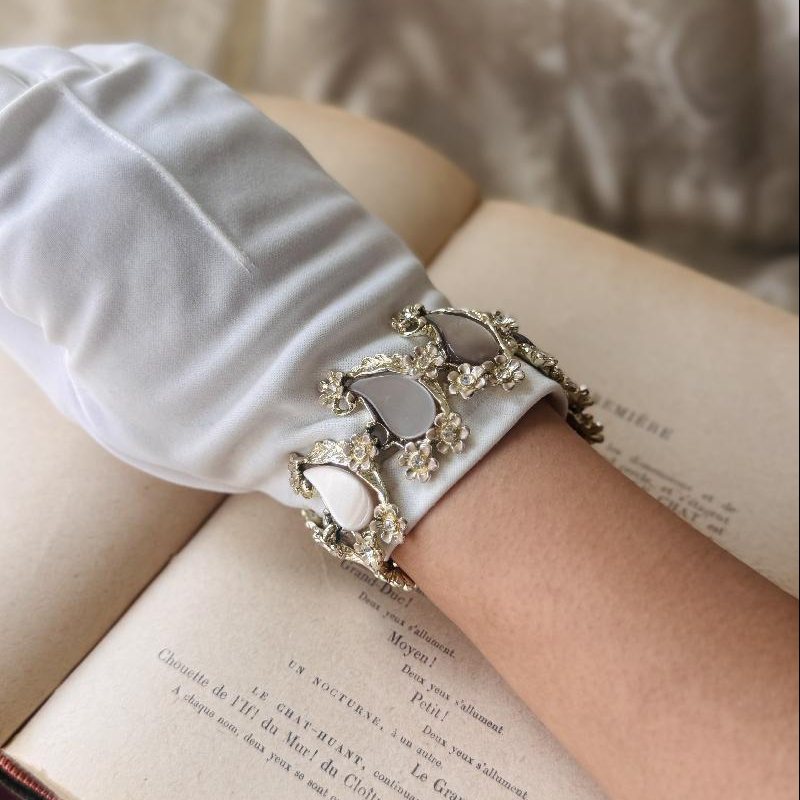 Vintage 1950-60s Mother Of pearl Lucite Statement Bracelet (MT2558)