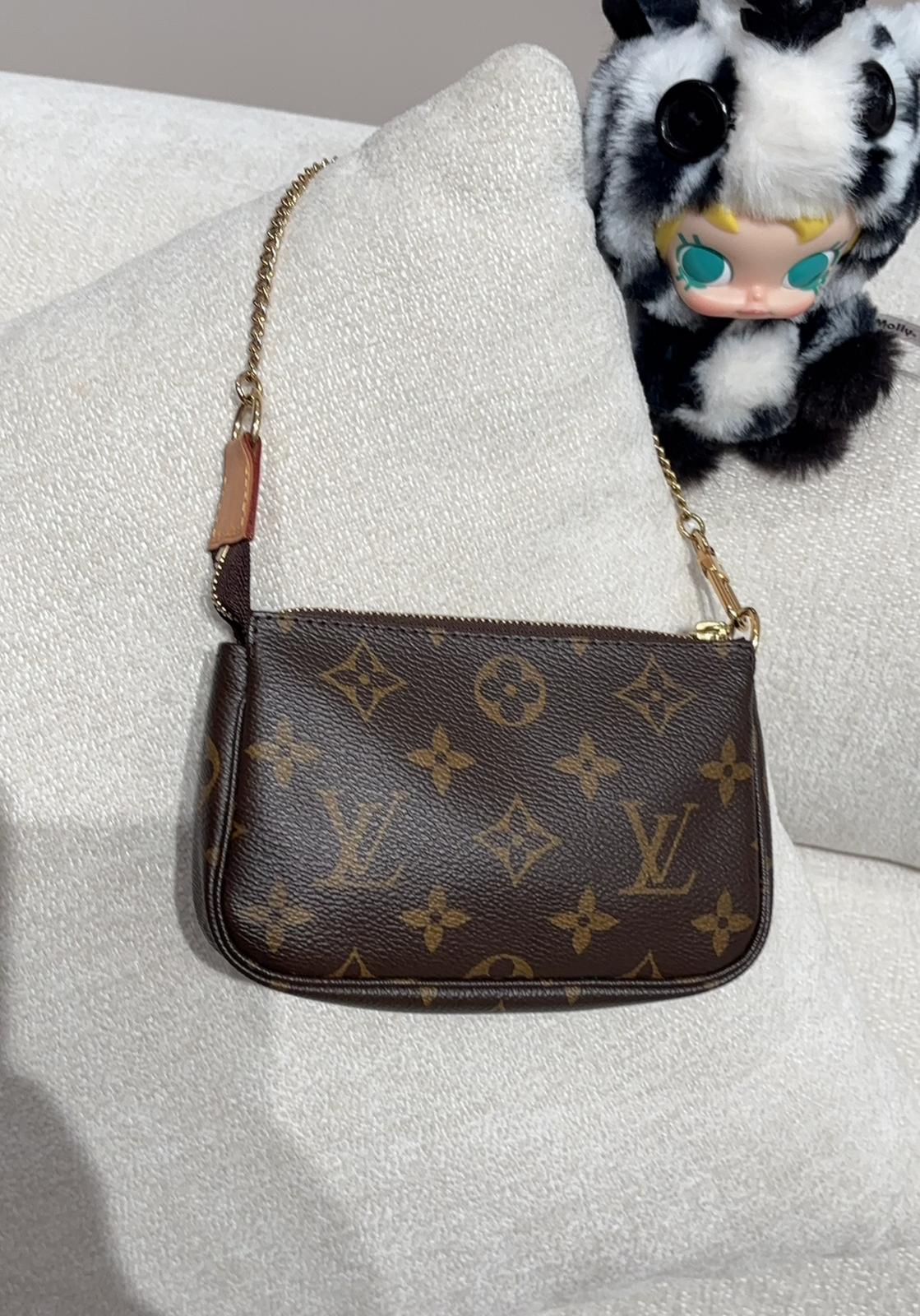 Lv mini pochette Monogram ,100%Authentic,95%New ✅Dust bag