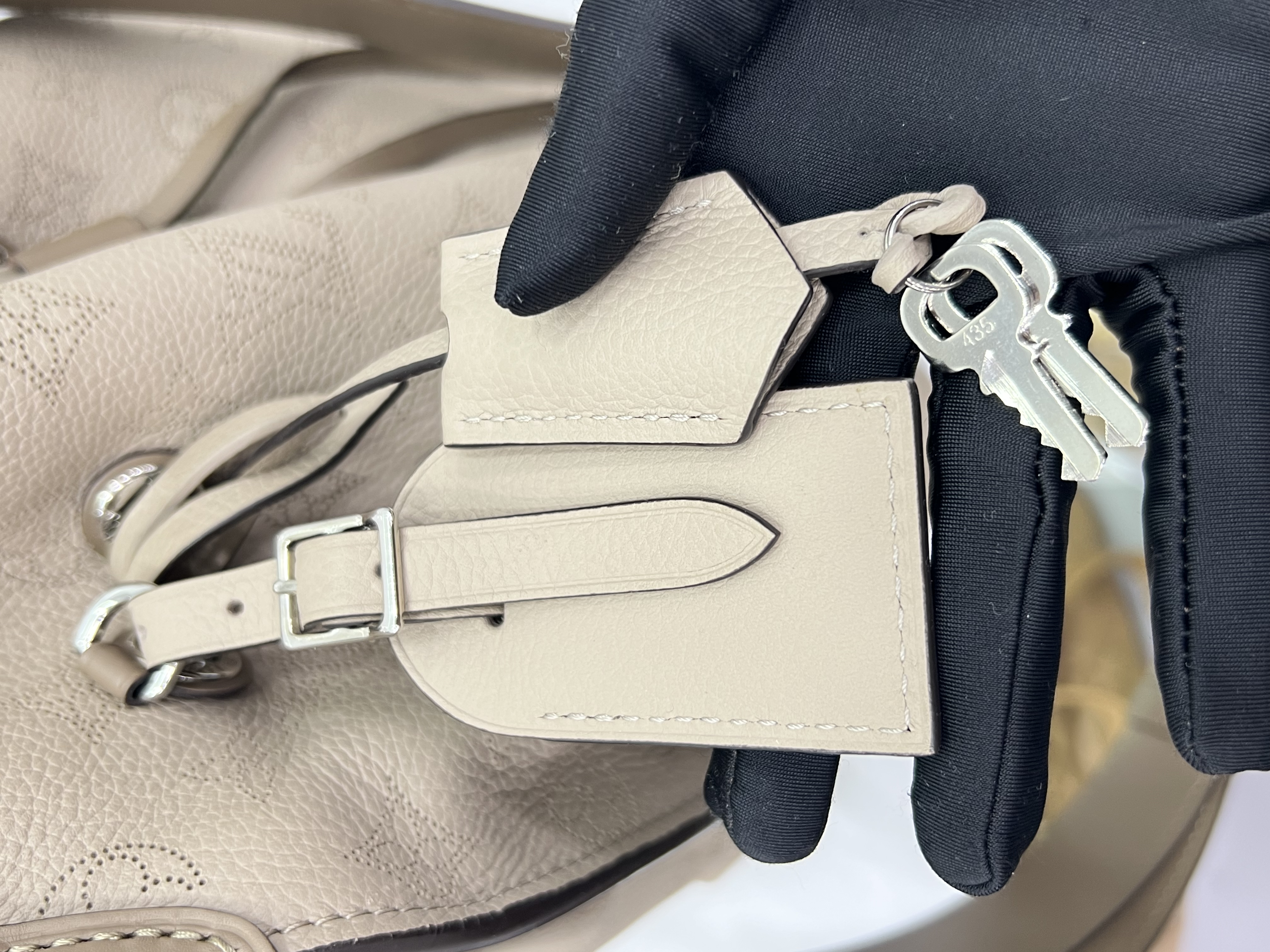 直播貨品 |  [1個-$100 2個-$300］EE86