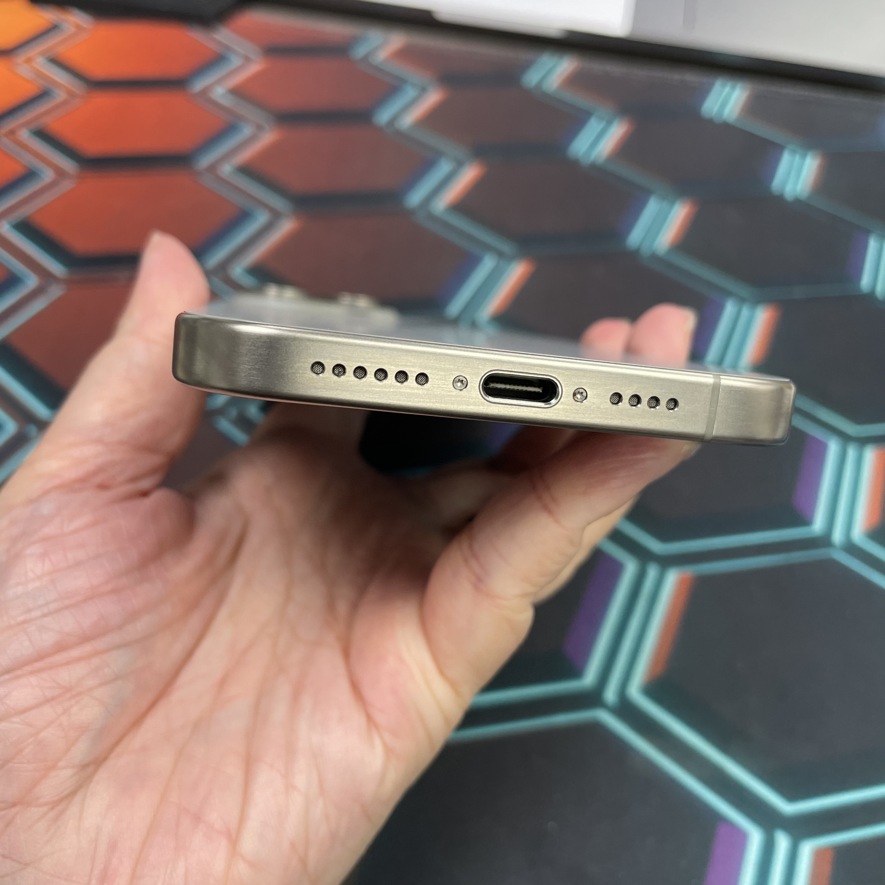 *8408 15 Pro max 完美機 1TB 電85 原色 gray