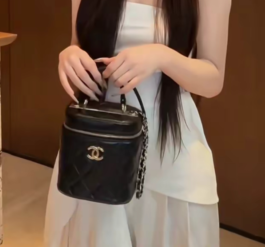 Chanel浮雕小水桶有膜 平價送禮首選