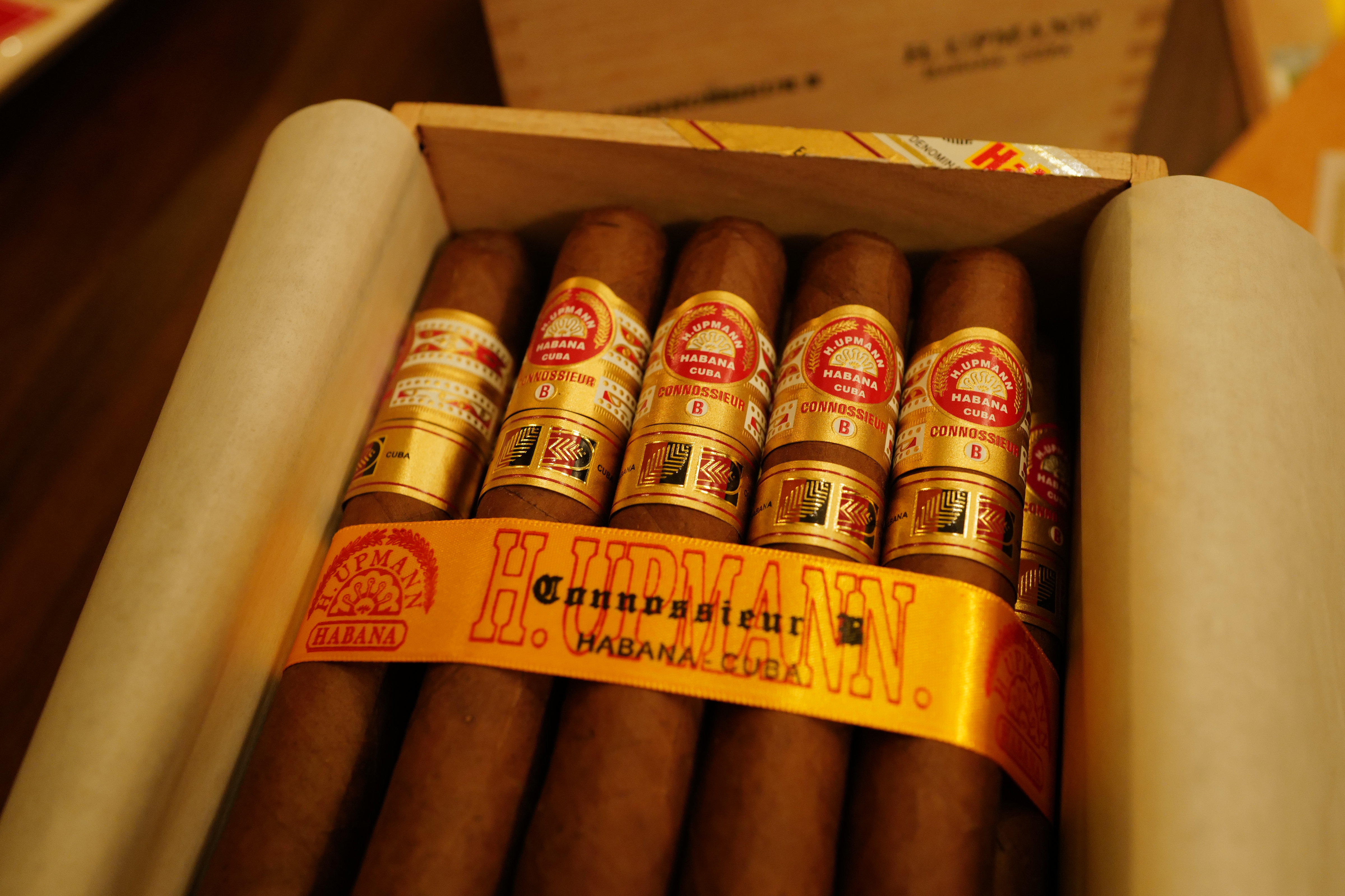 H.Upmann Connossieur No.B LCDH (烏普曼 鑑賞家B)