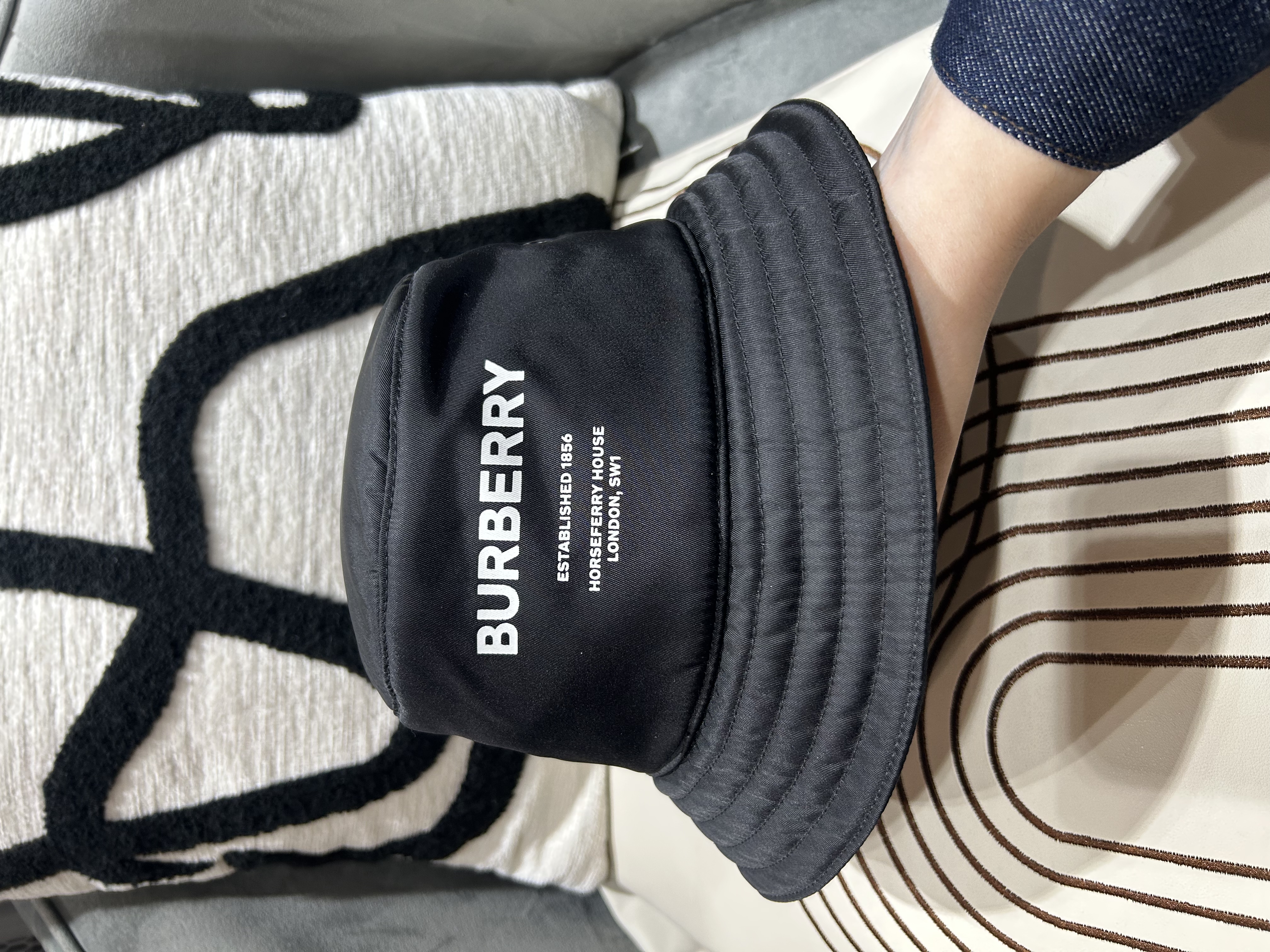 Burberry 帽London nylon bucket hat S size 100%Authentic,99%new