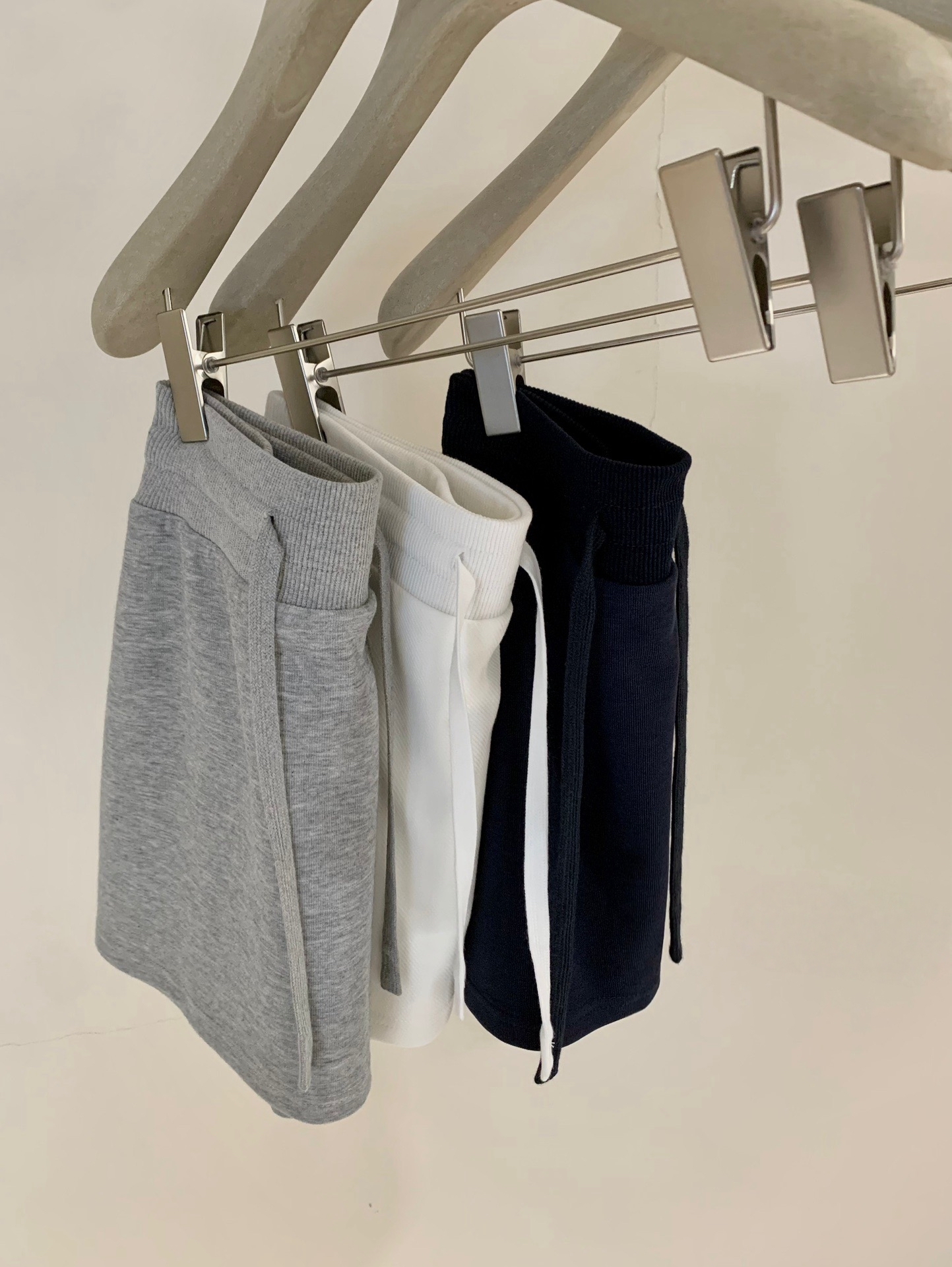 The Herbert Club Letter Embroidery Top+Shawl+Skirt Sets 撞色刺绣字母休闲 3 件套 （3 colours）