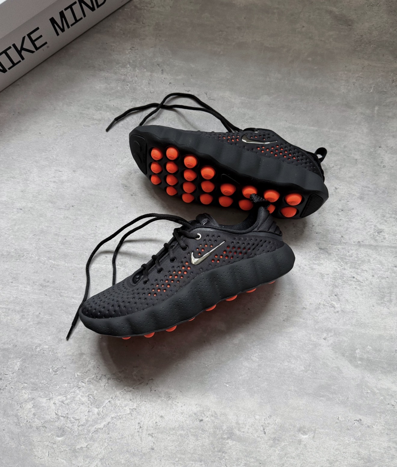 Nike Mind 002 Black Hyper Crimson HQ4310-001 HQ4308-001