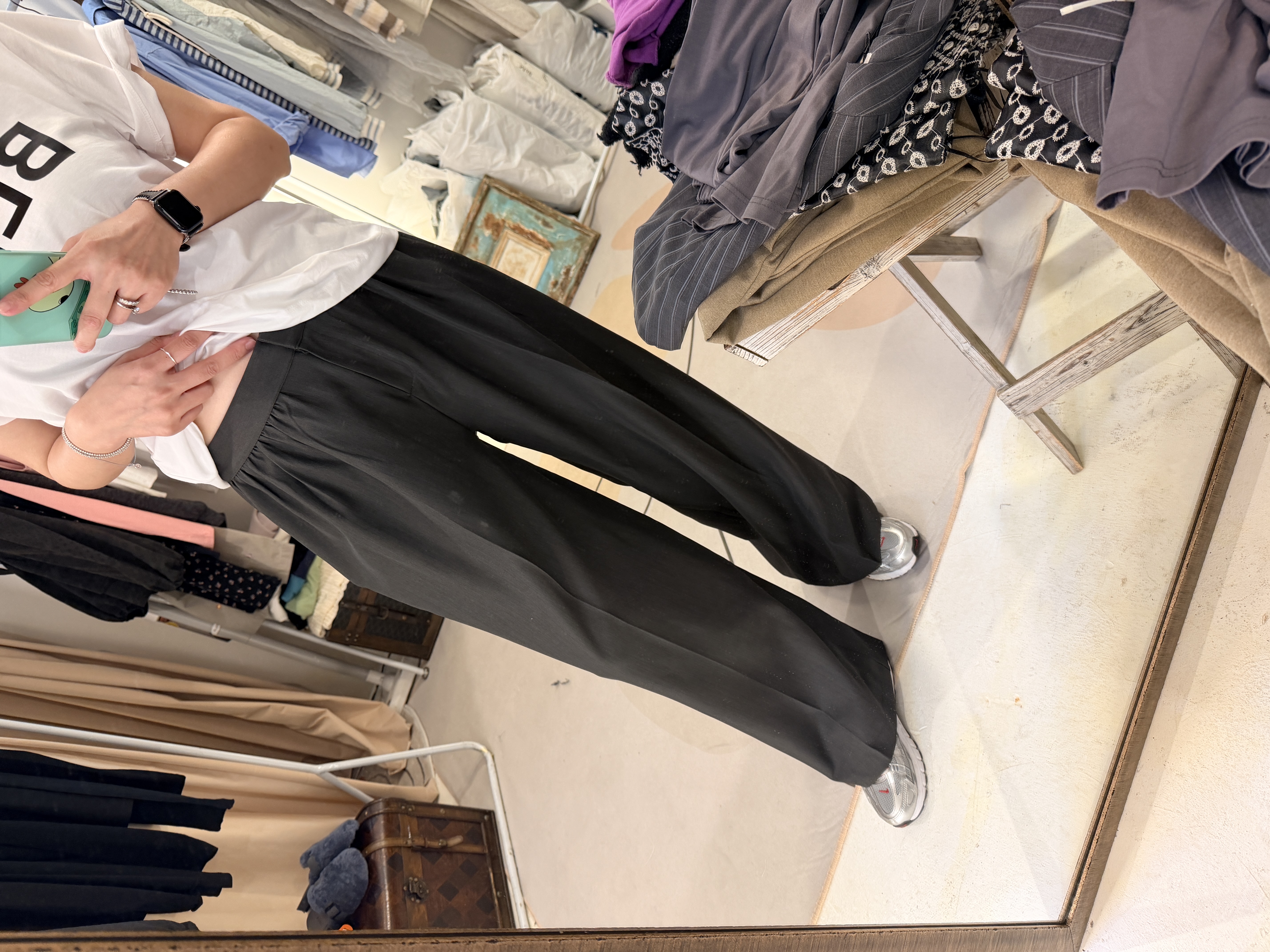 Loose cutting pants